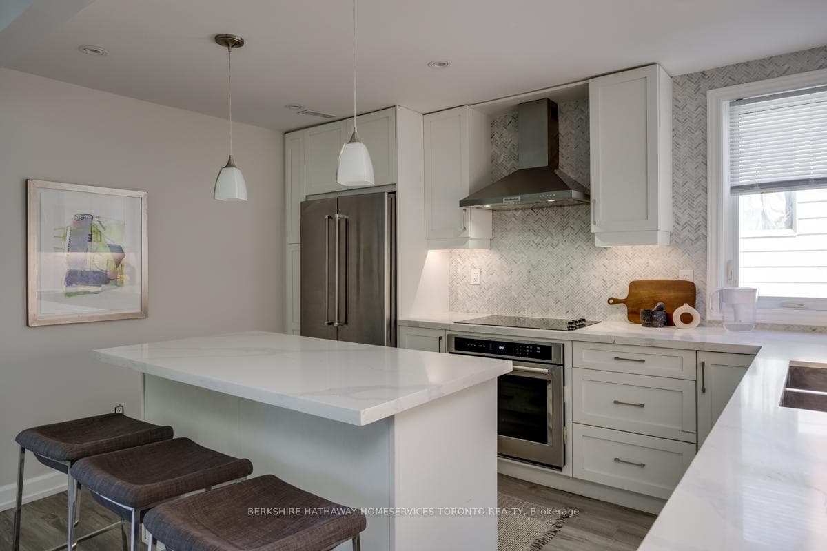397 Pharmacy Avenue photo 4