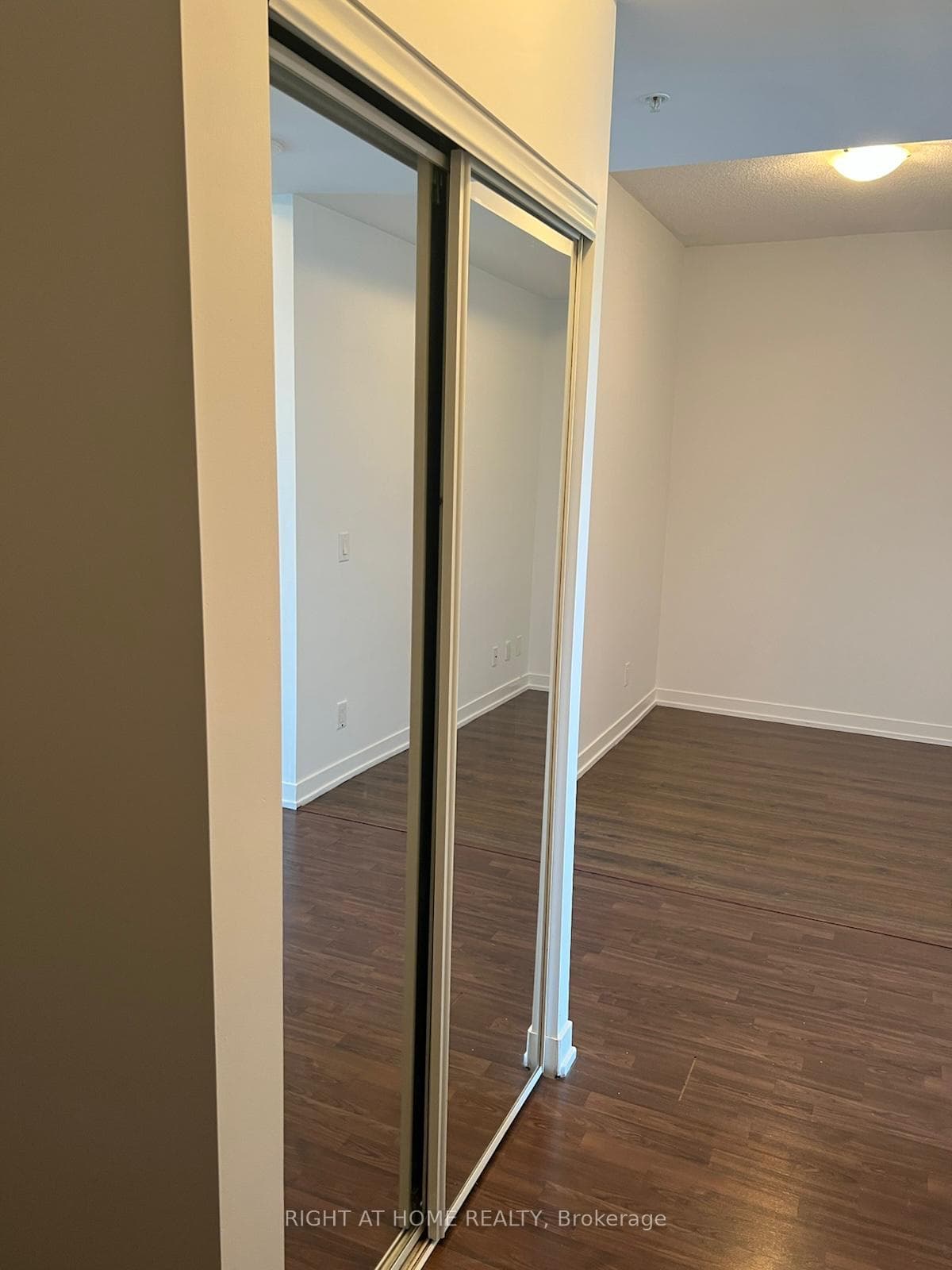 840 Queens Plate Drive Unit 406 photo 7