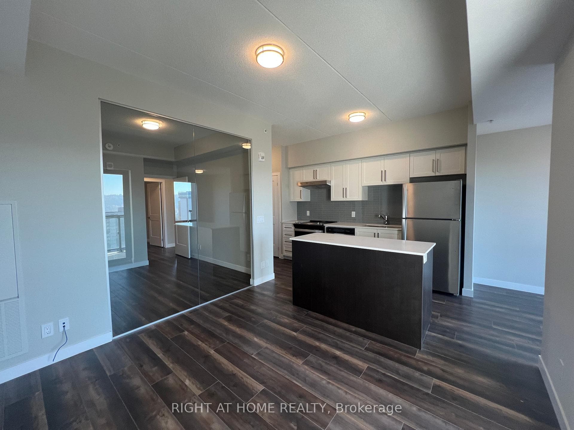 15 Queen Street Unit 1815 photo 4