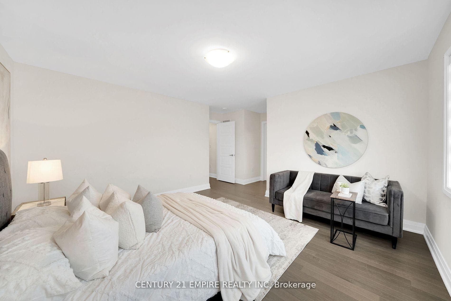 210 Ferragine Crescent photo 21