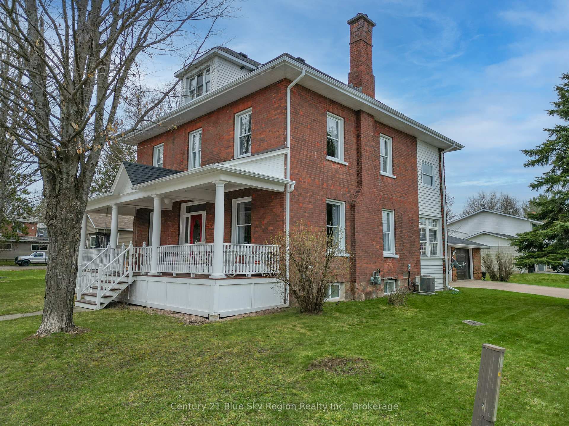 262 Edward Street photo 1