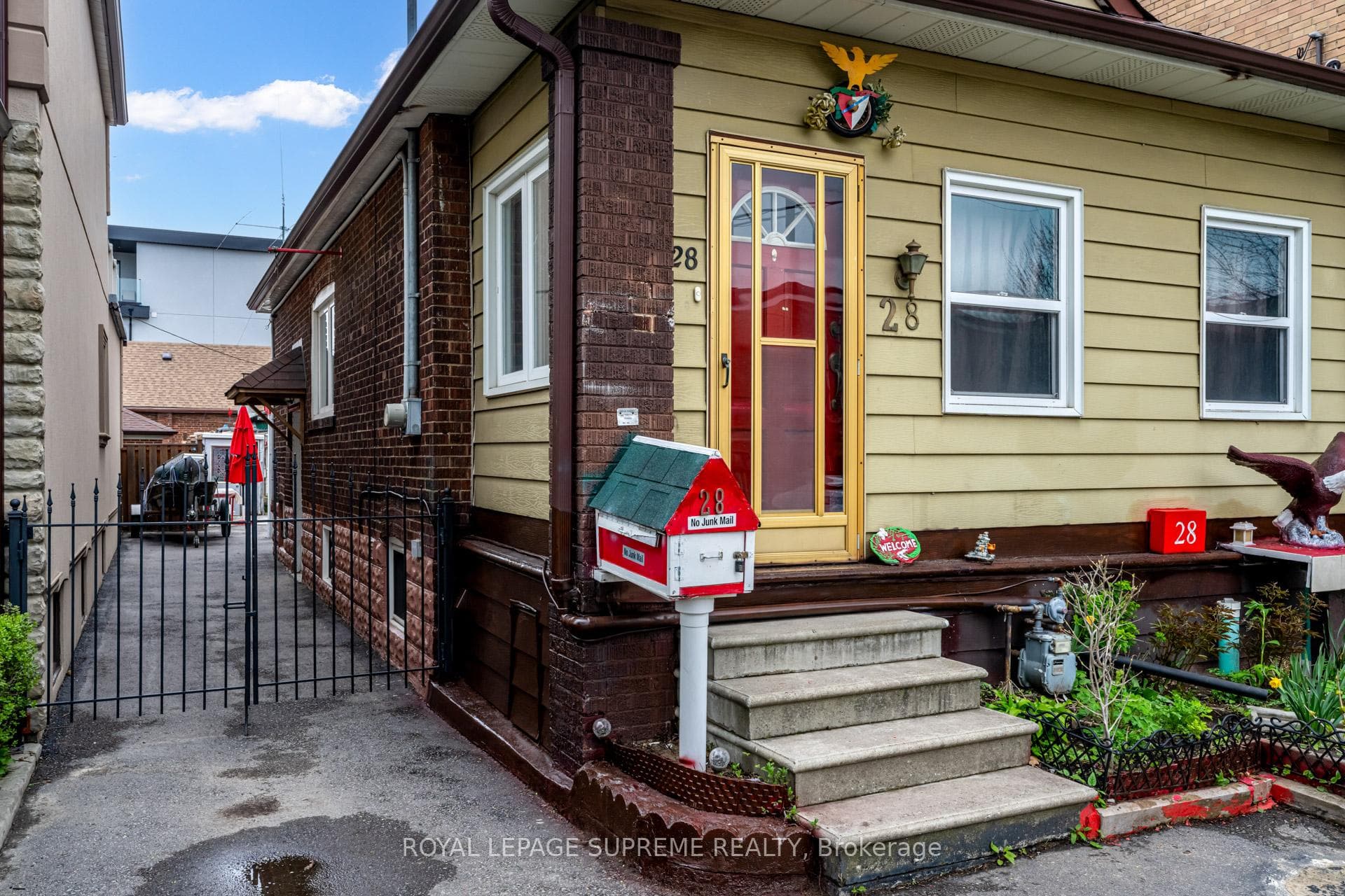 28 Thornton Avenue photo 3