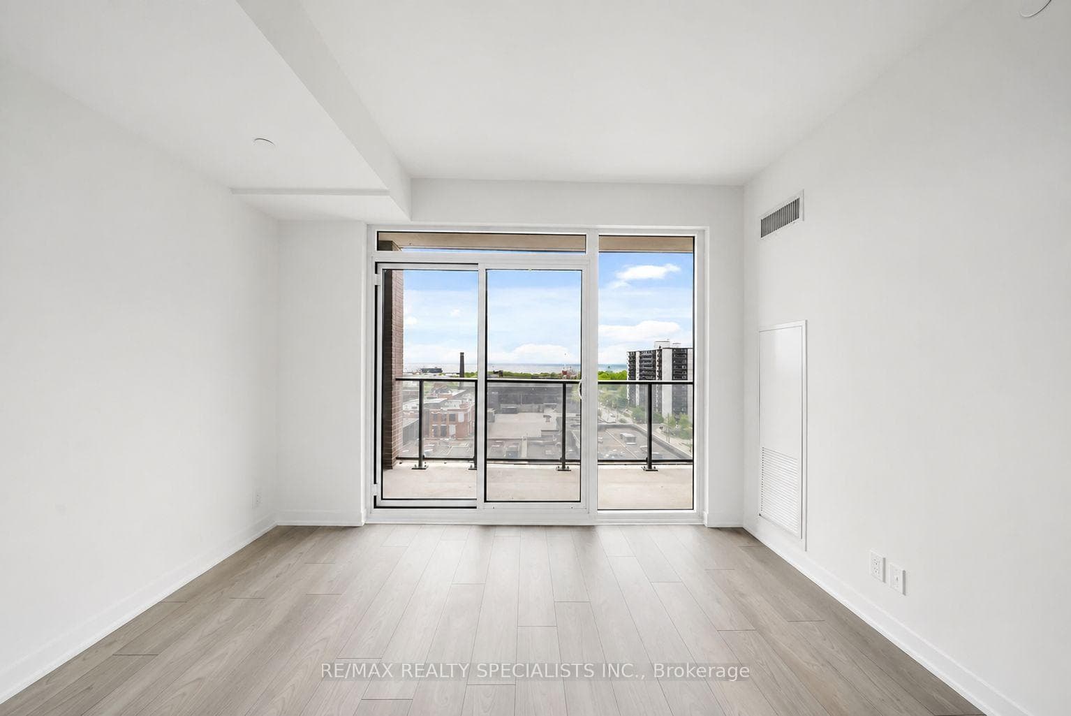 285 Dufferin Street Unit 817 photo 12