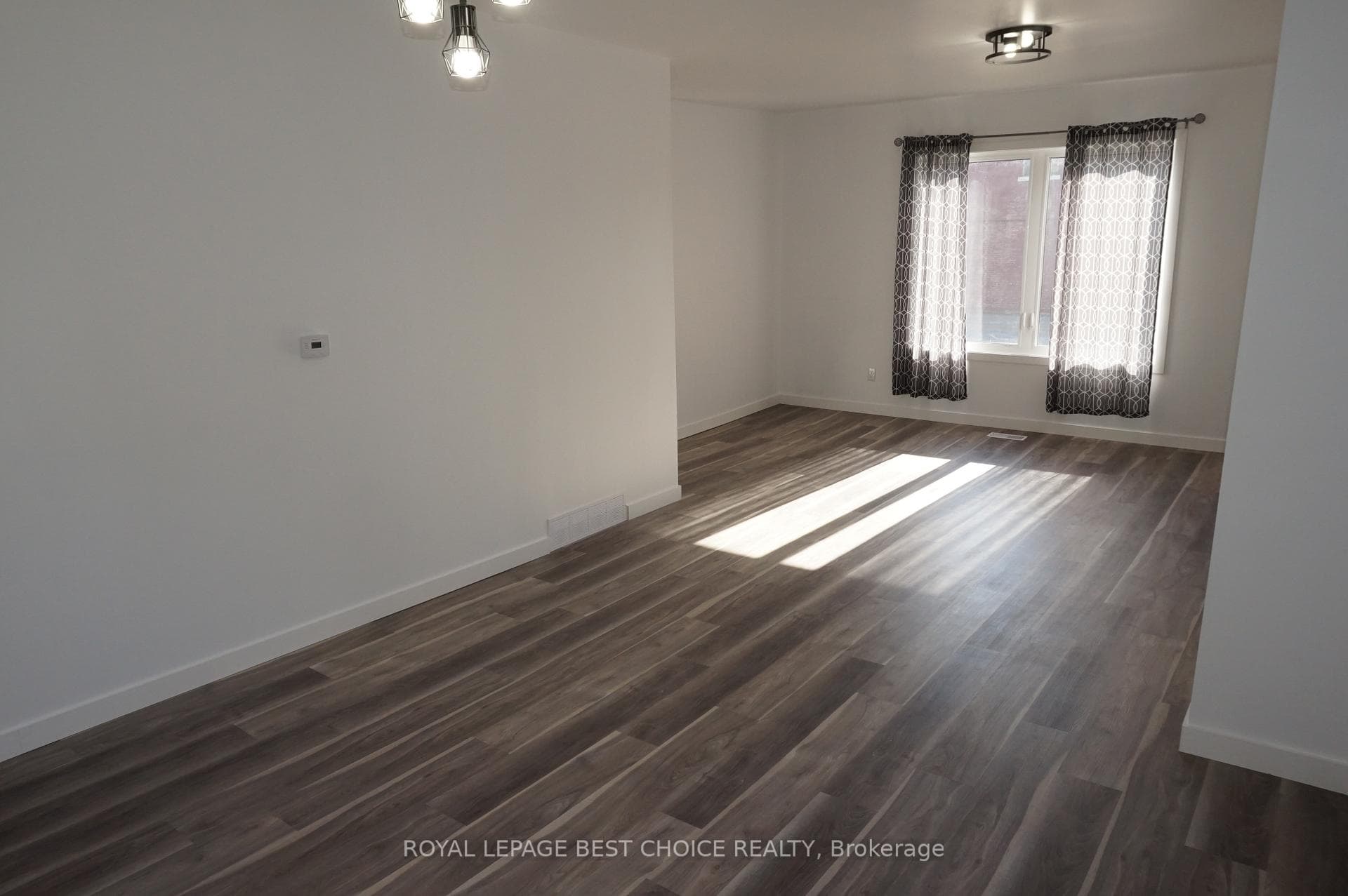 54 Lakeshore Road photo 8