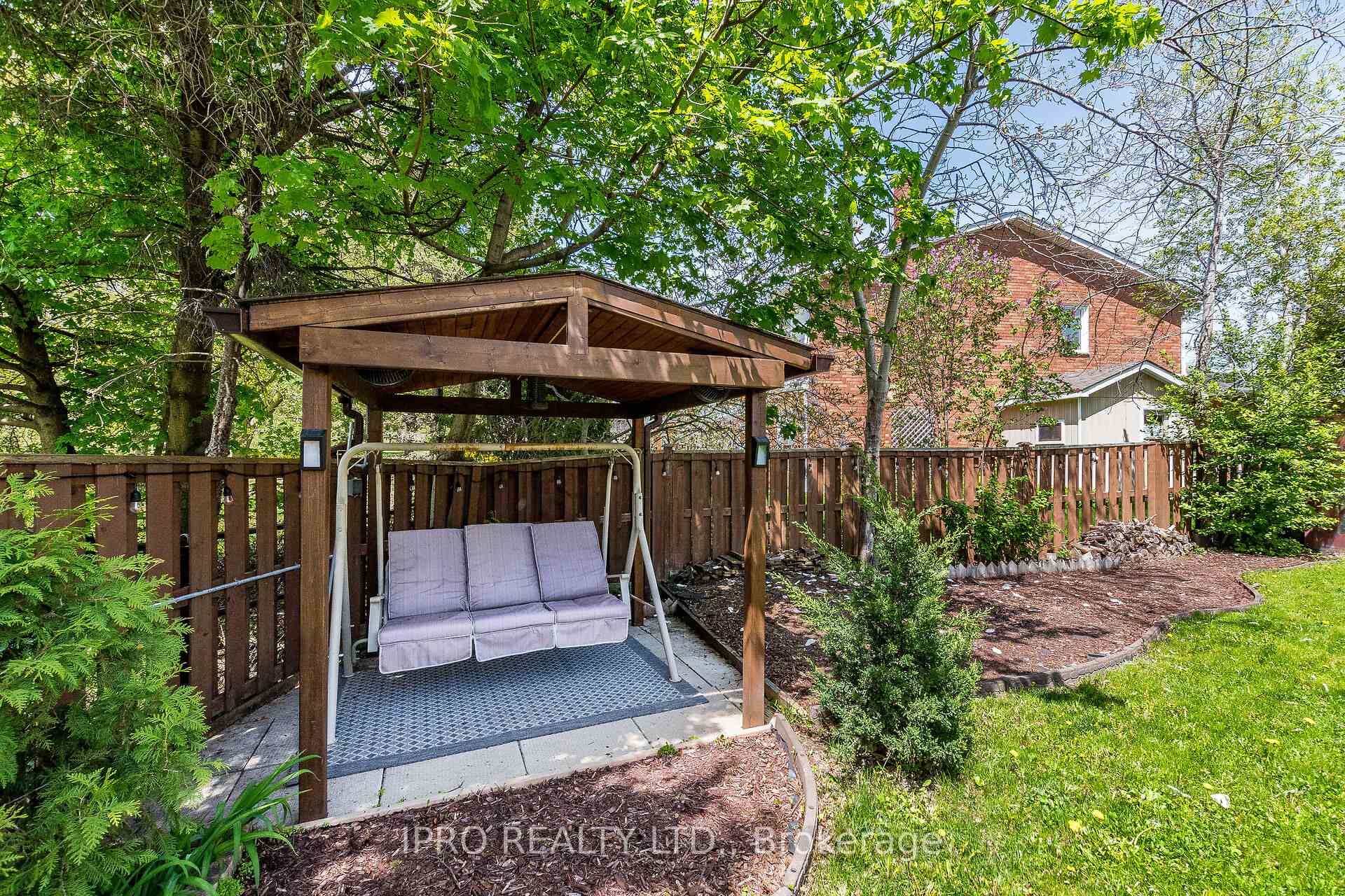 74 Dumfries Avenue photo 19