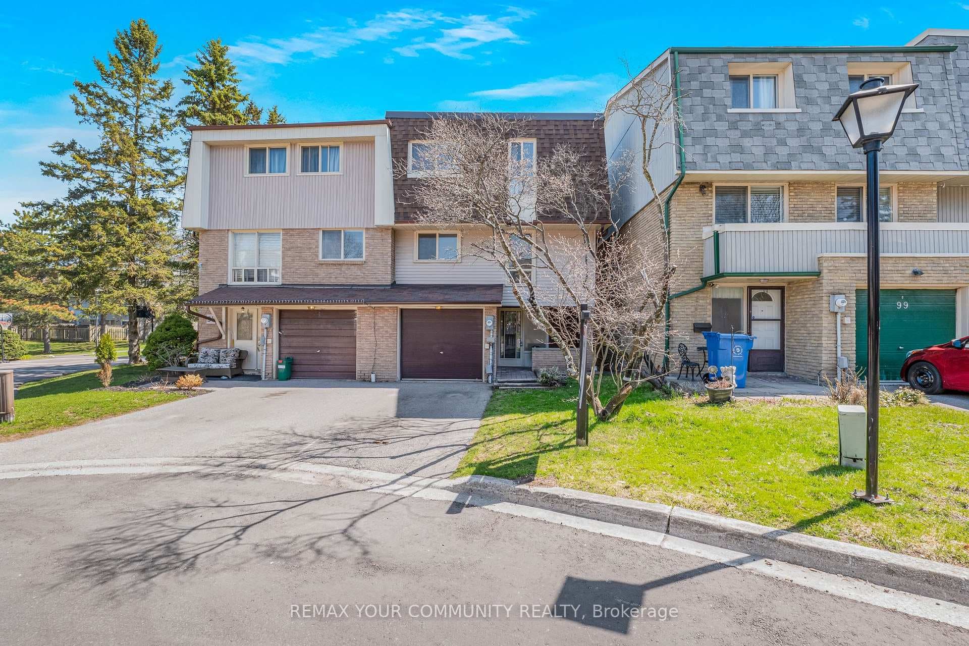 97 Poplar Crescent photo 2