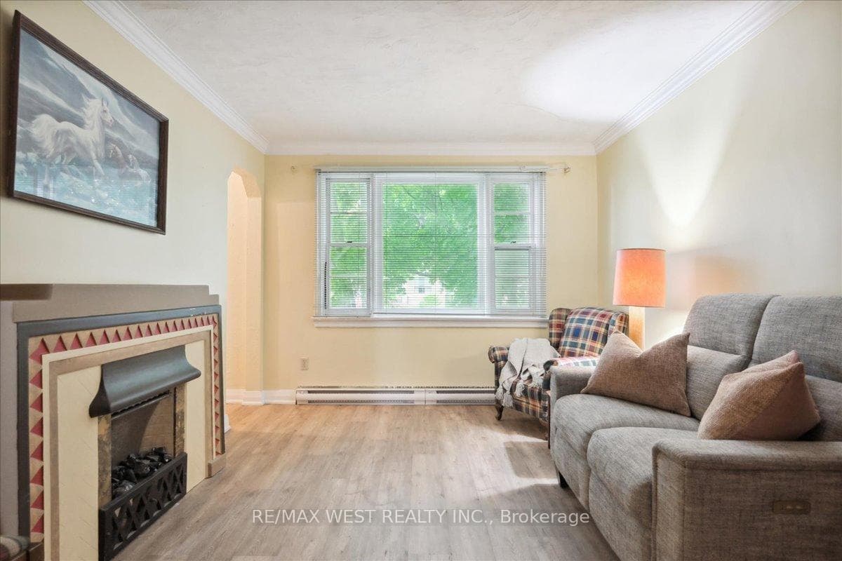 35 Midholm Drive photo 3