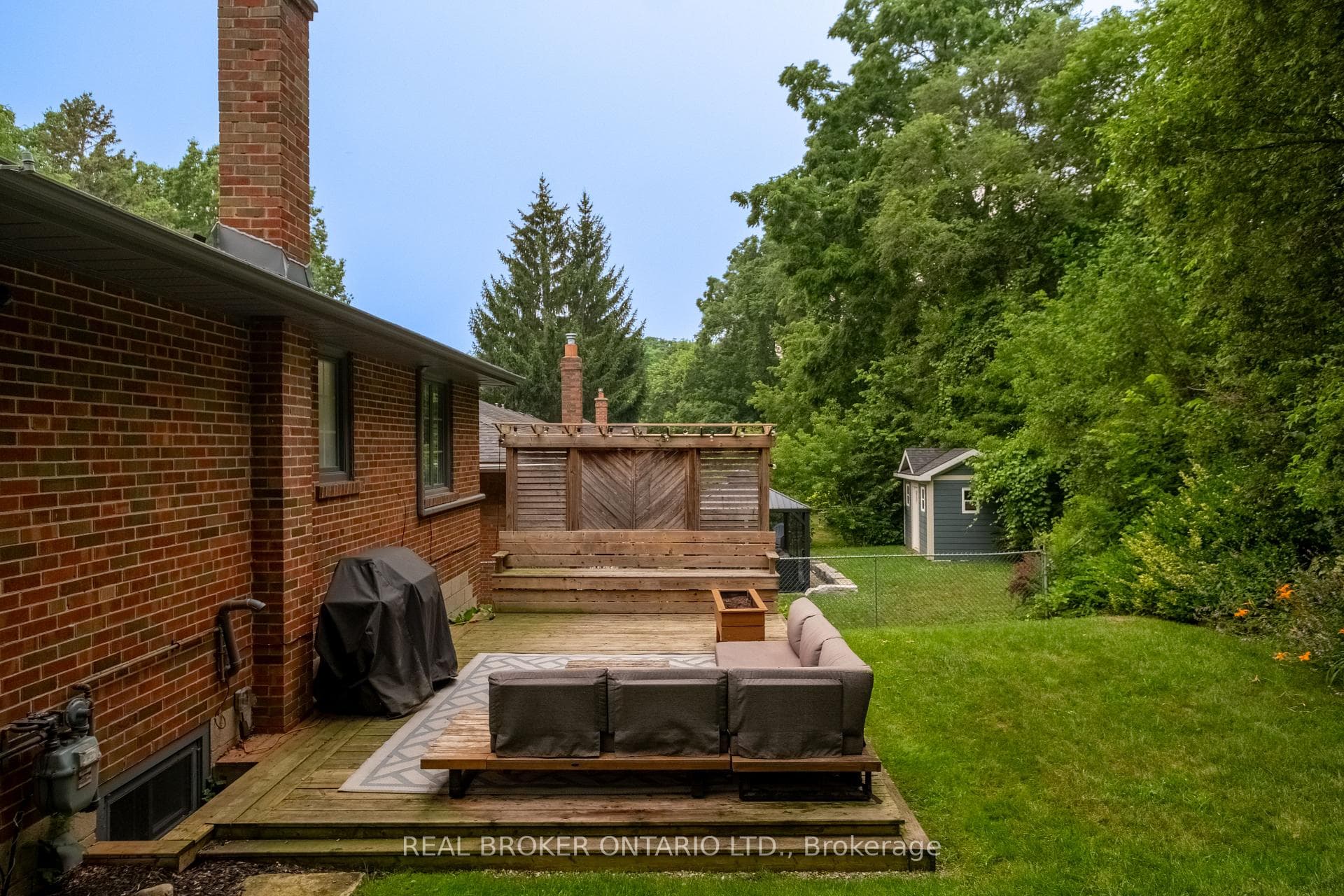 147 Thompson Avenue photo 39