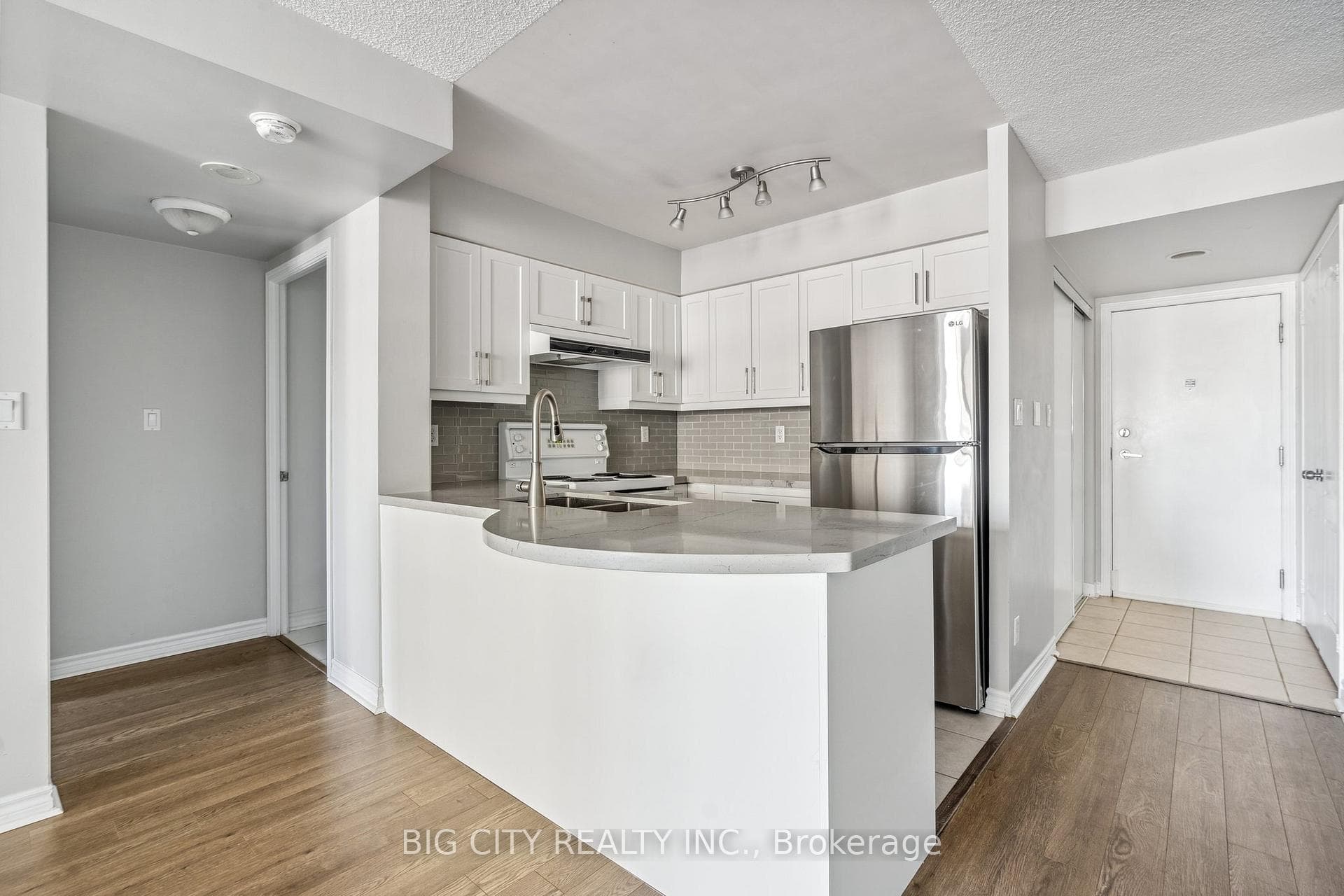 3 Rean Drive Unit 604 photo 6