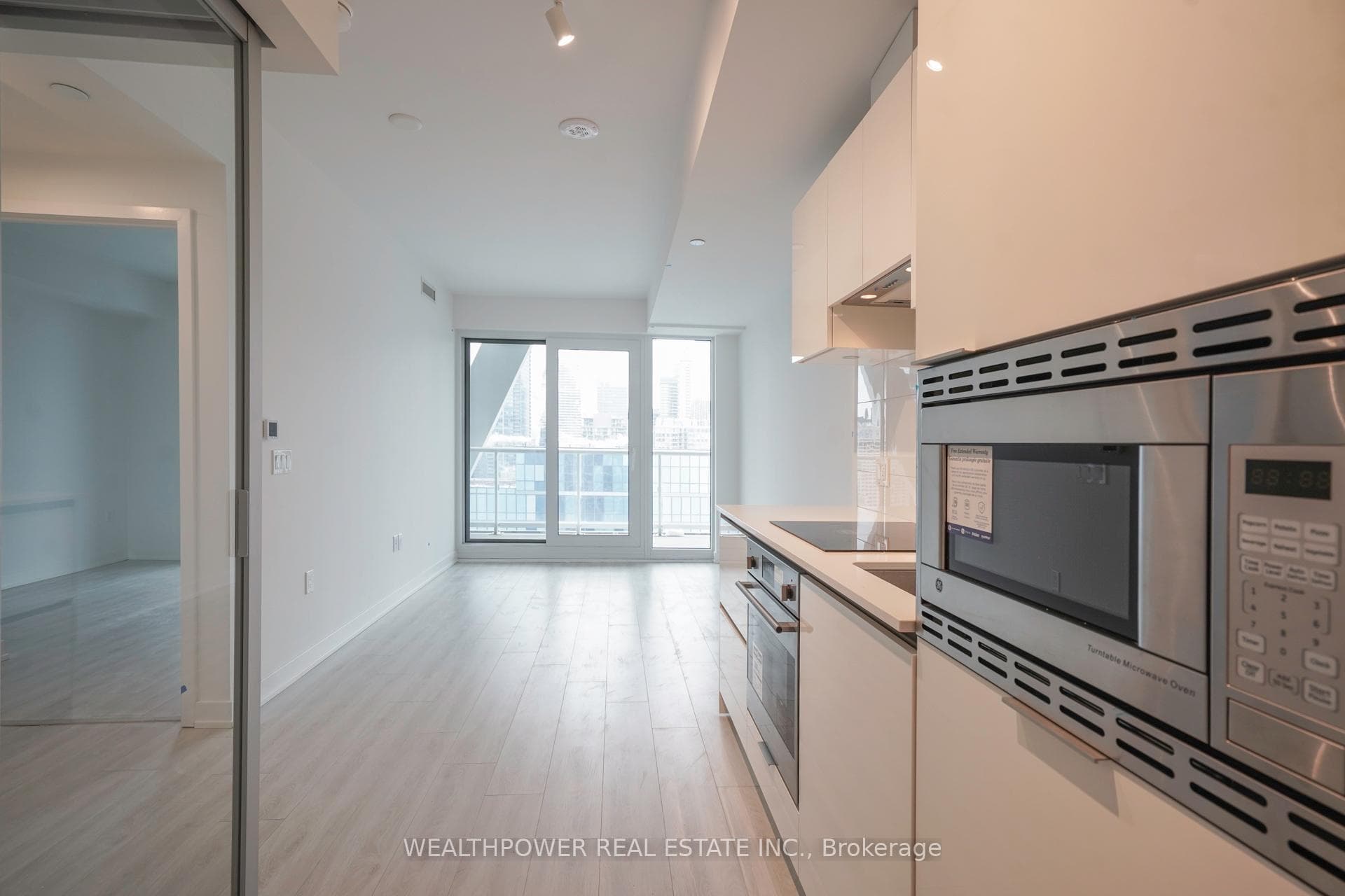 230 Simcoe Street Unit 2516 photo 5