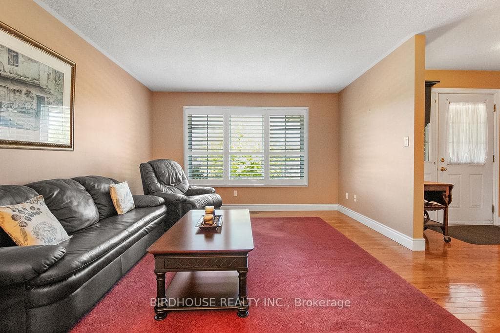 194 Mclaughlin Road photo 8