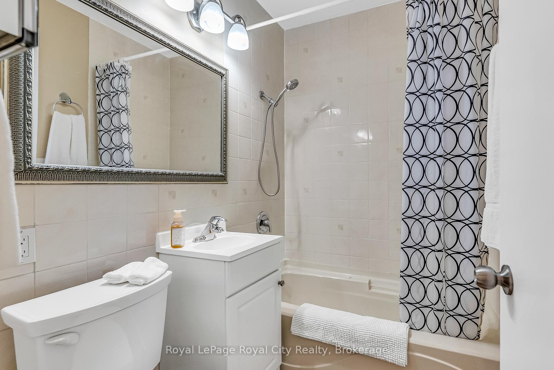 56 Winston Crescent photo 15