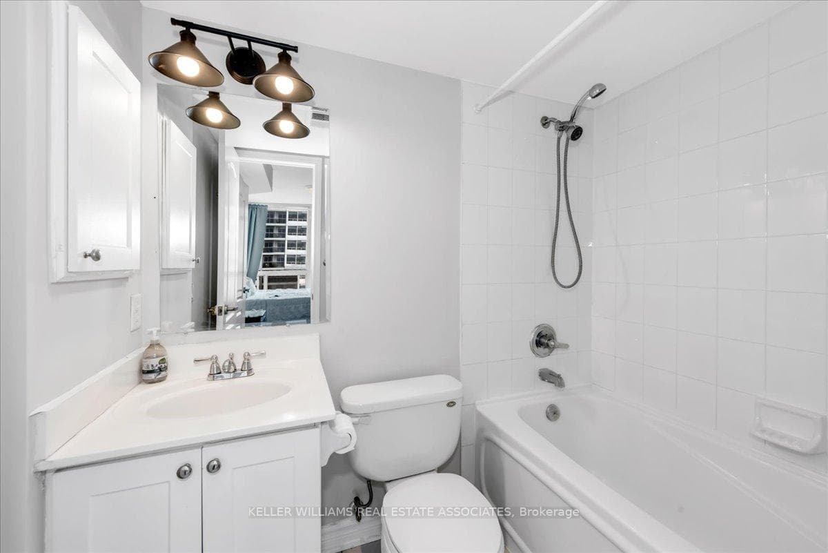3 Rean Drive Unit 1711 photo 13