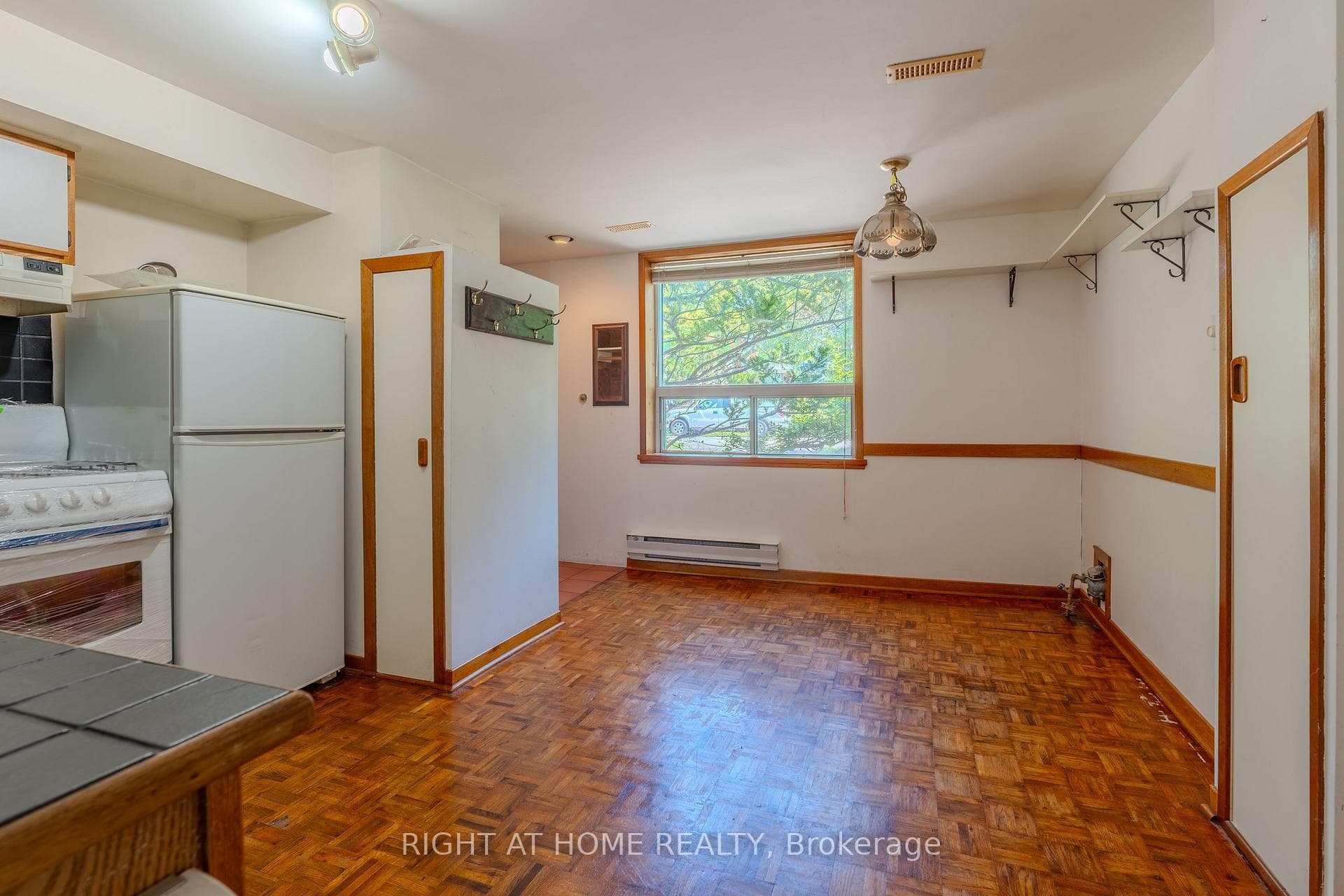 426 Seaton Drive photo 3