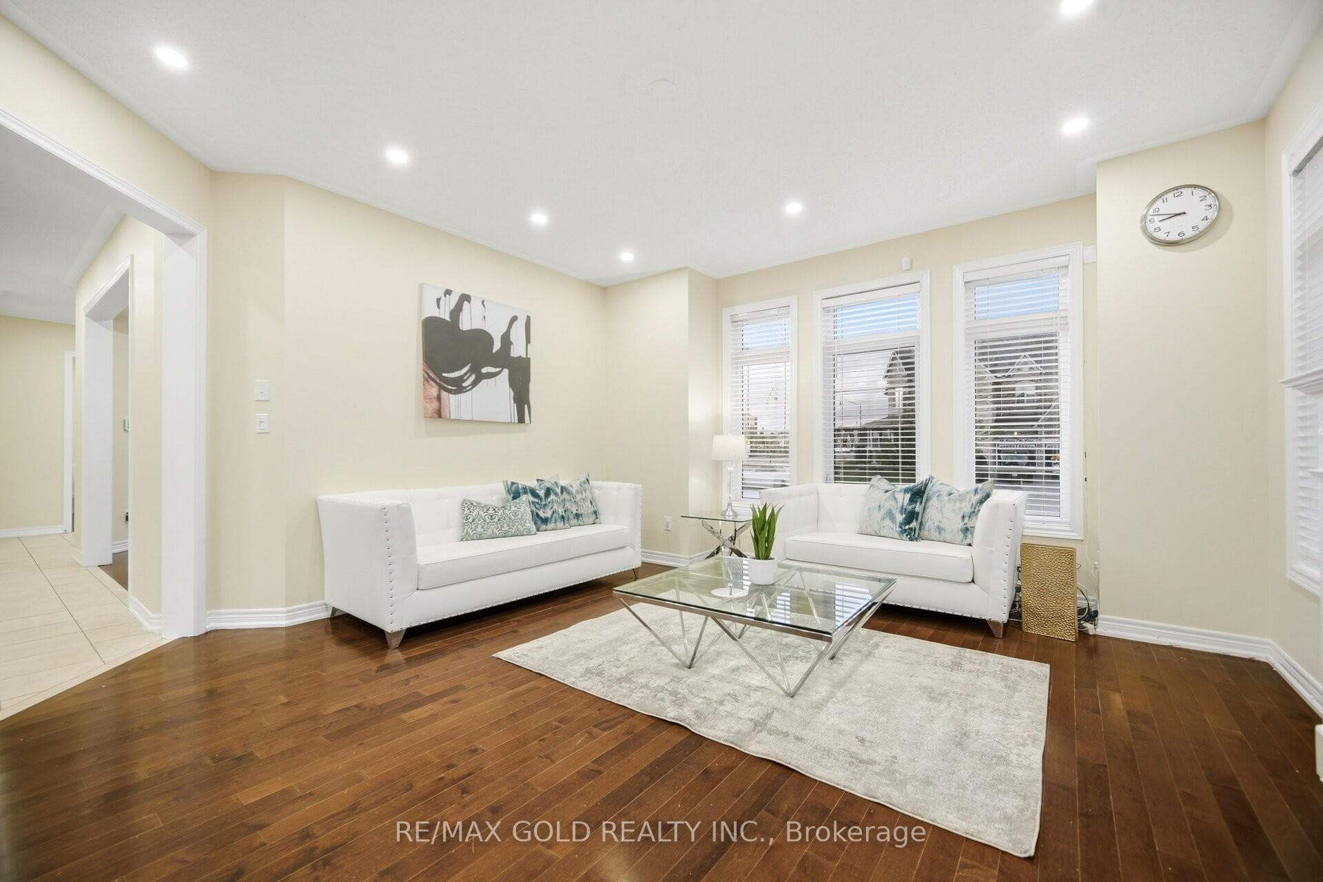 49 Squire Ellis Drive photo 16