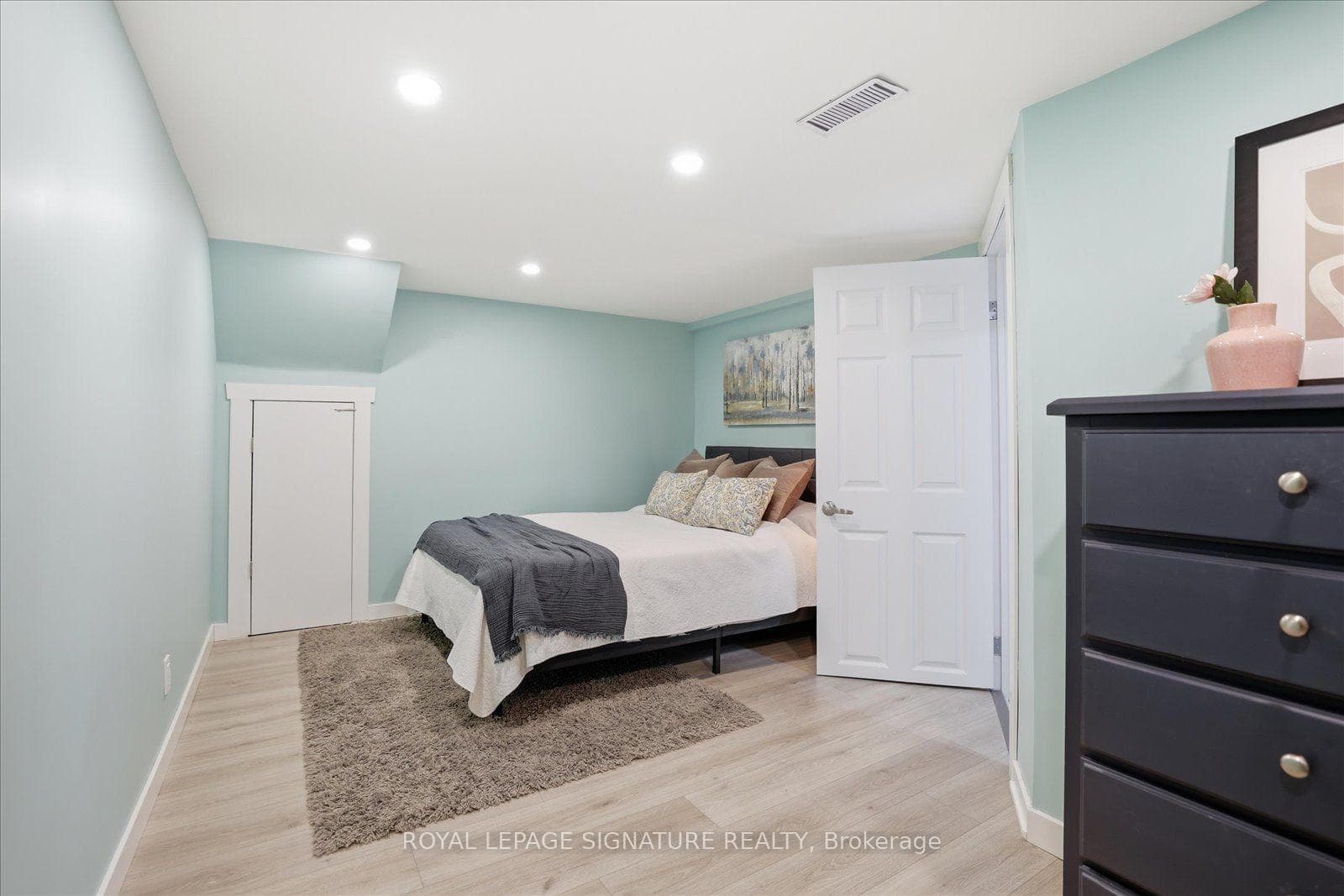 24 Latham Avenue photo 32