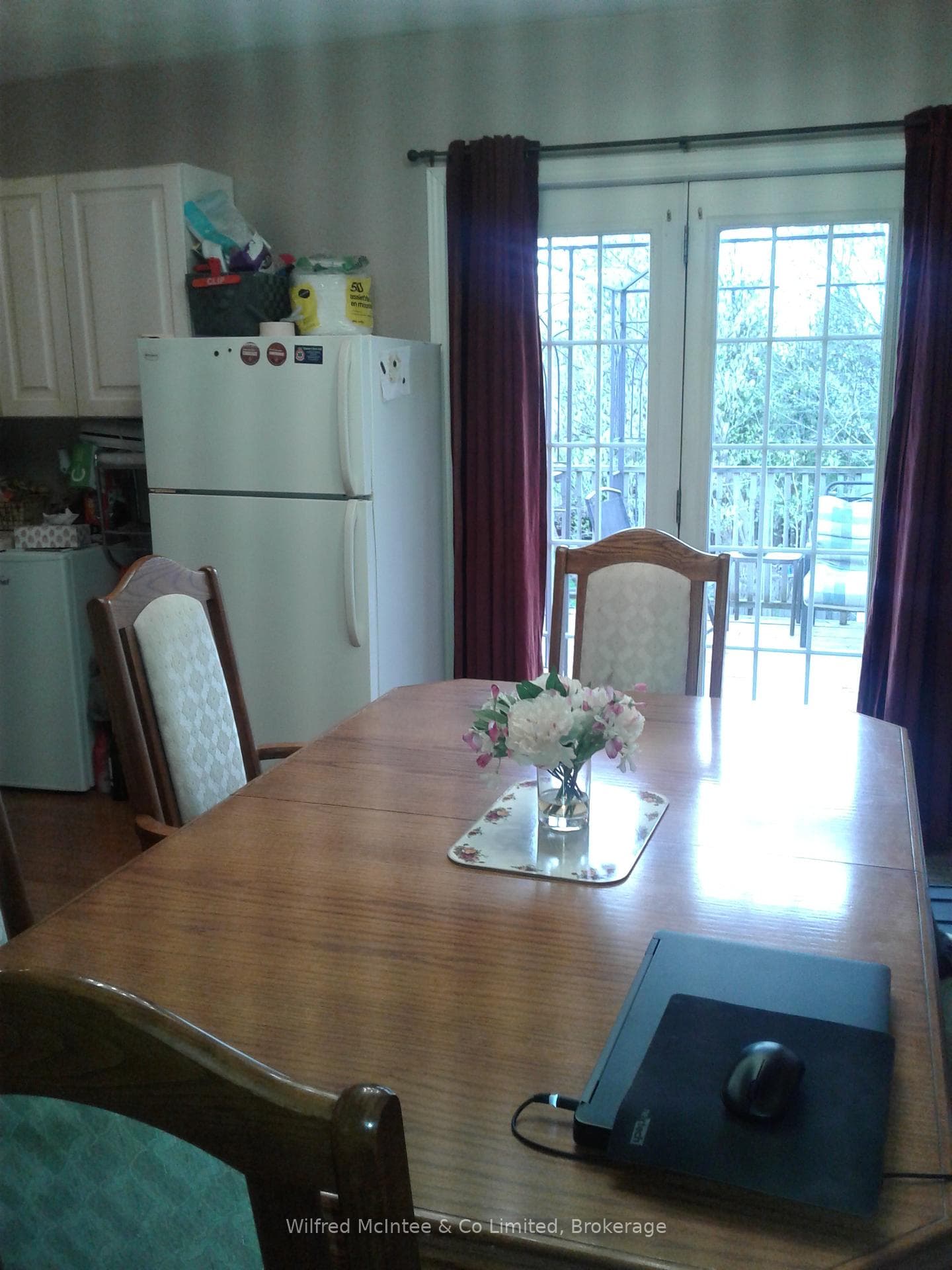 210 Countess Street photo 8