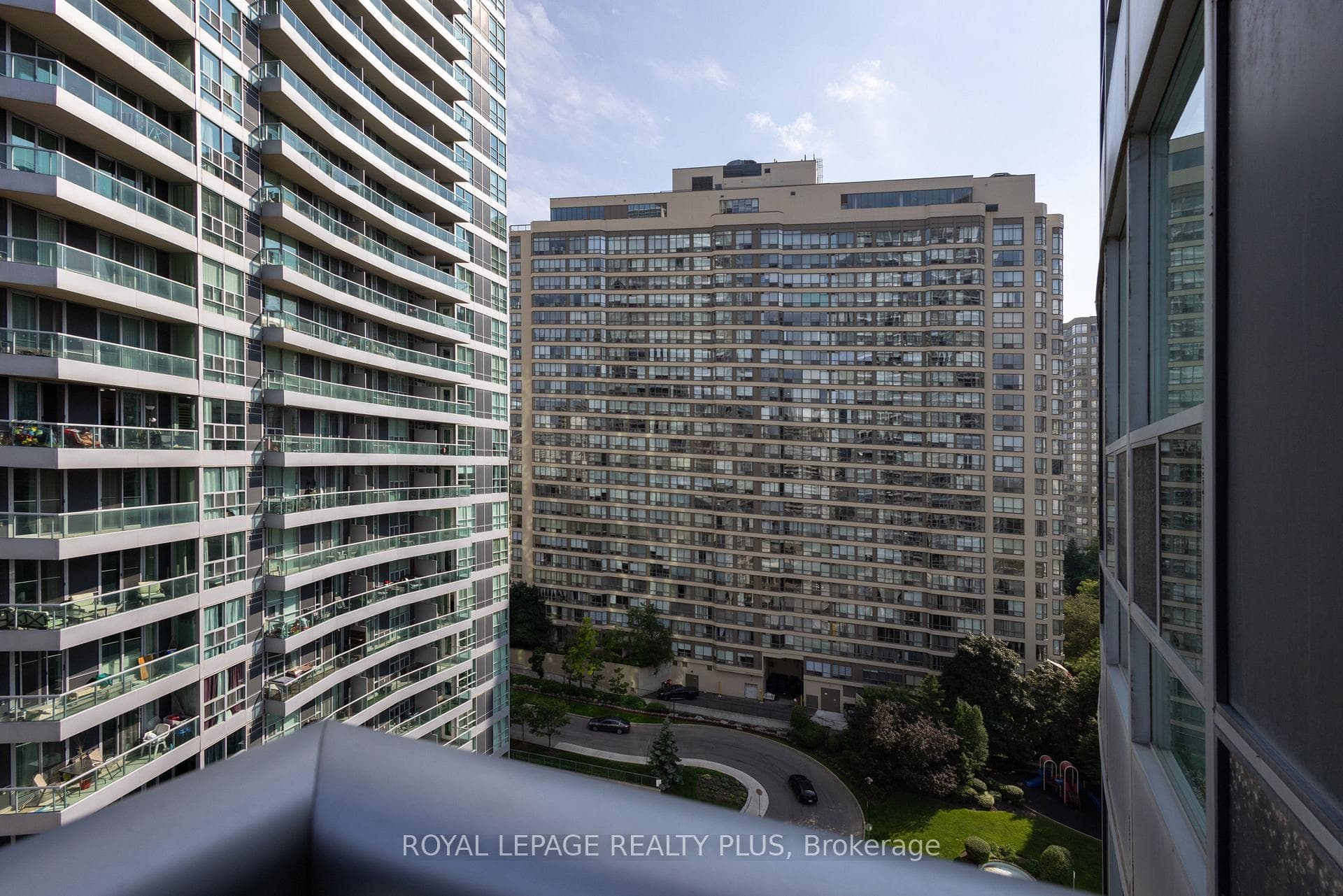 1 Elm Drive Unit 1204 photo 15