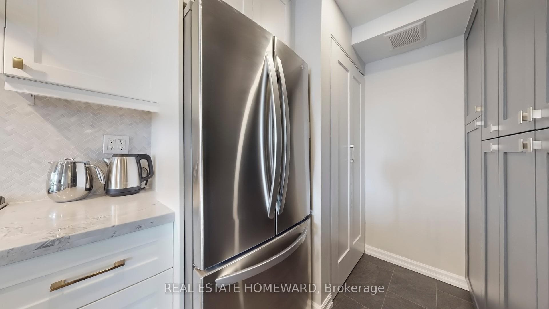 77 Maitland Place Unit 920 photo 8