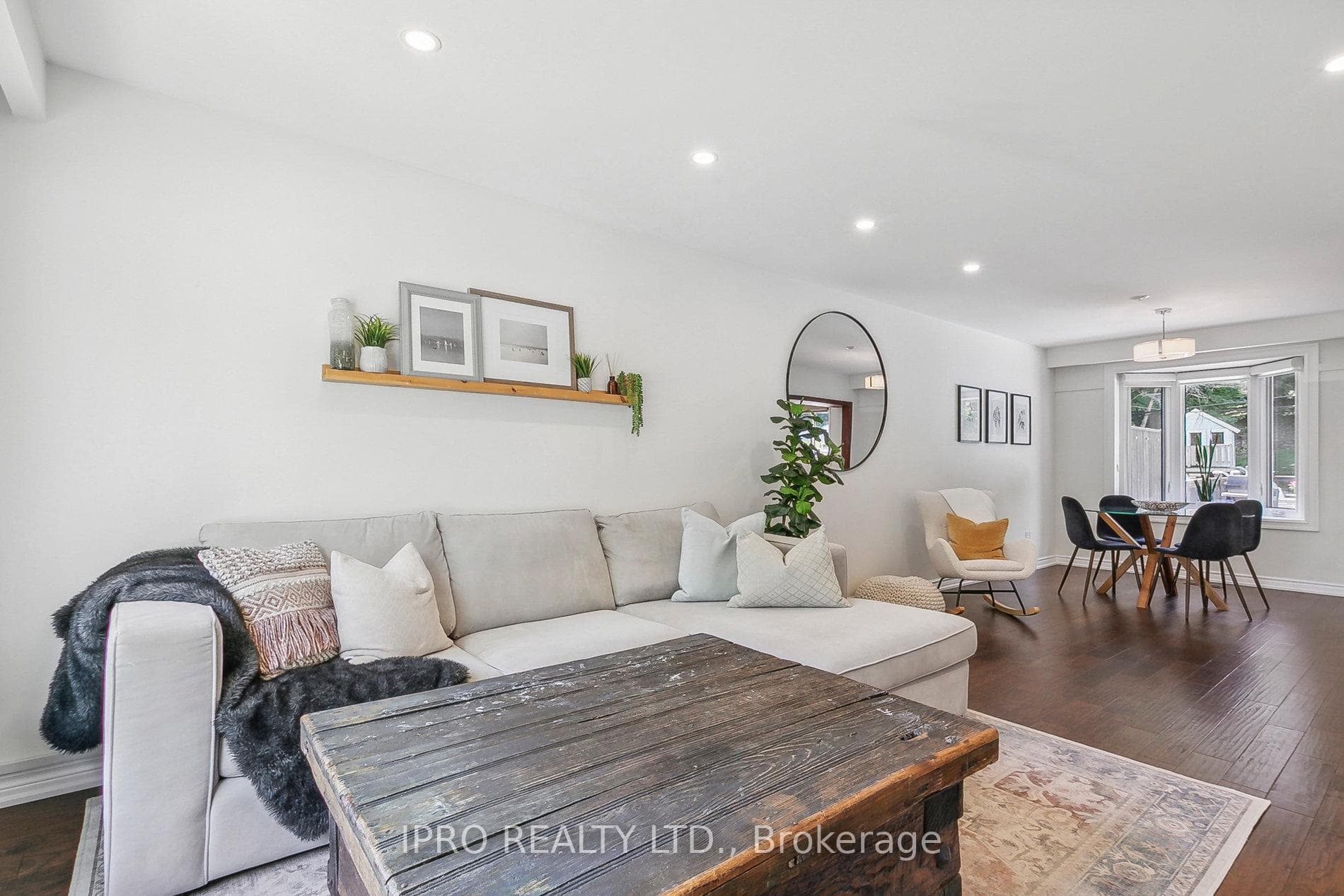 8 Sir Raymond Drive photo 5