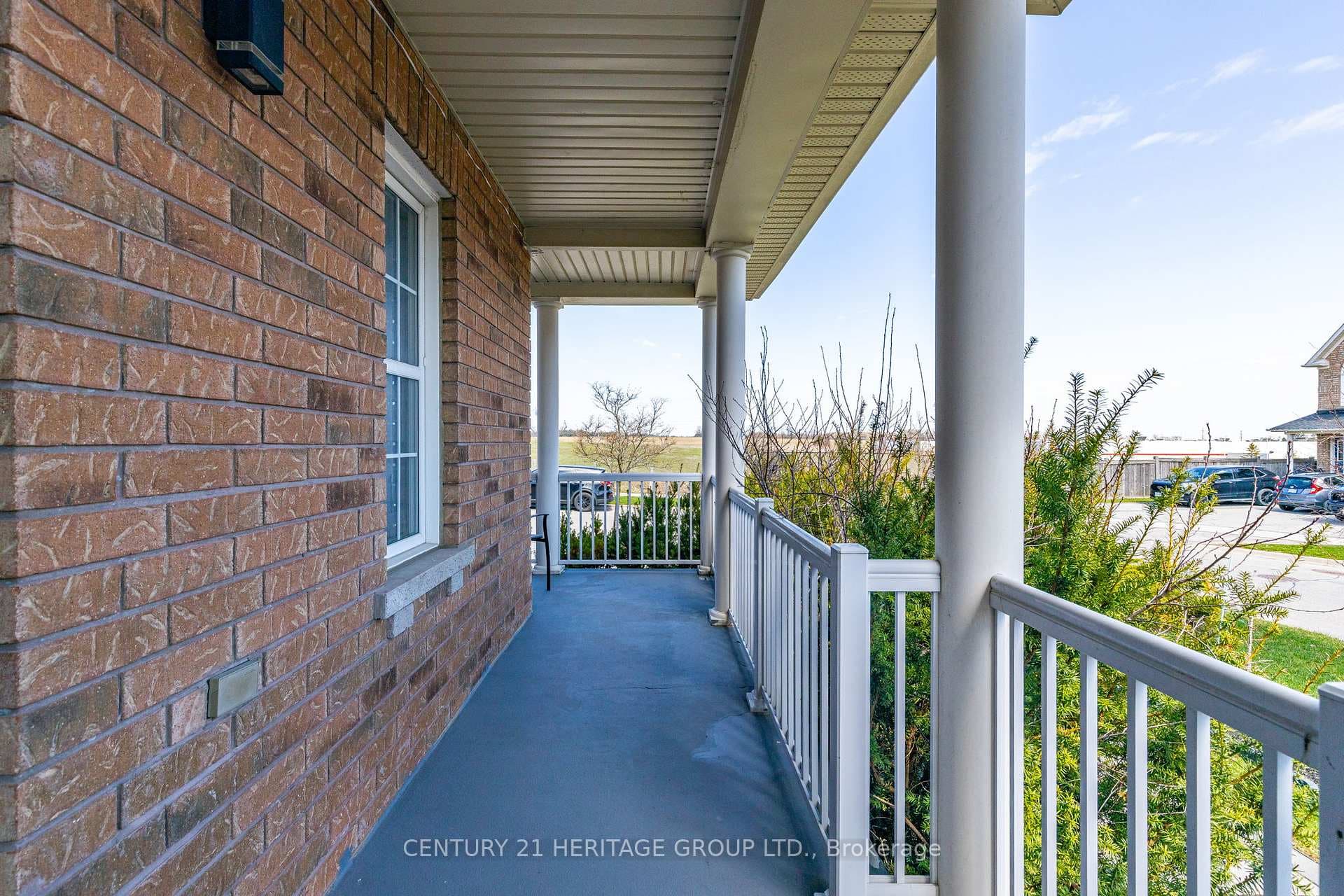 117 Four Seasons Crescent photo 3