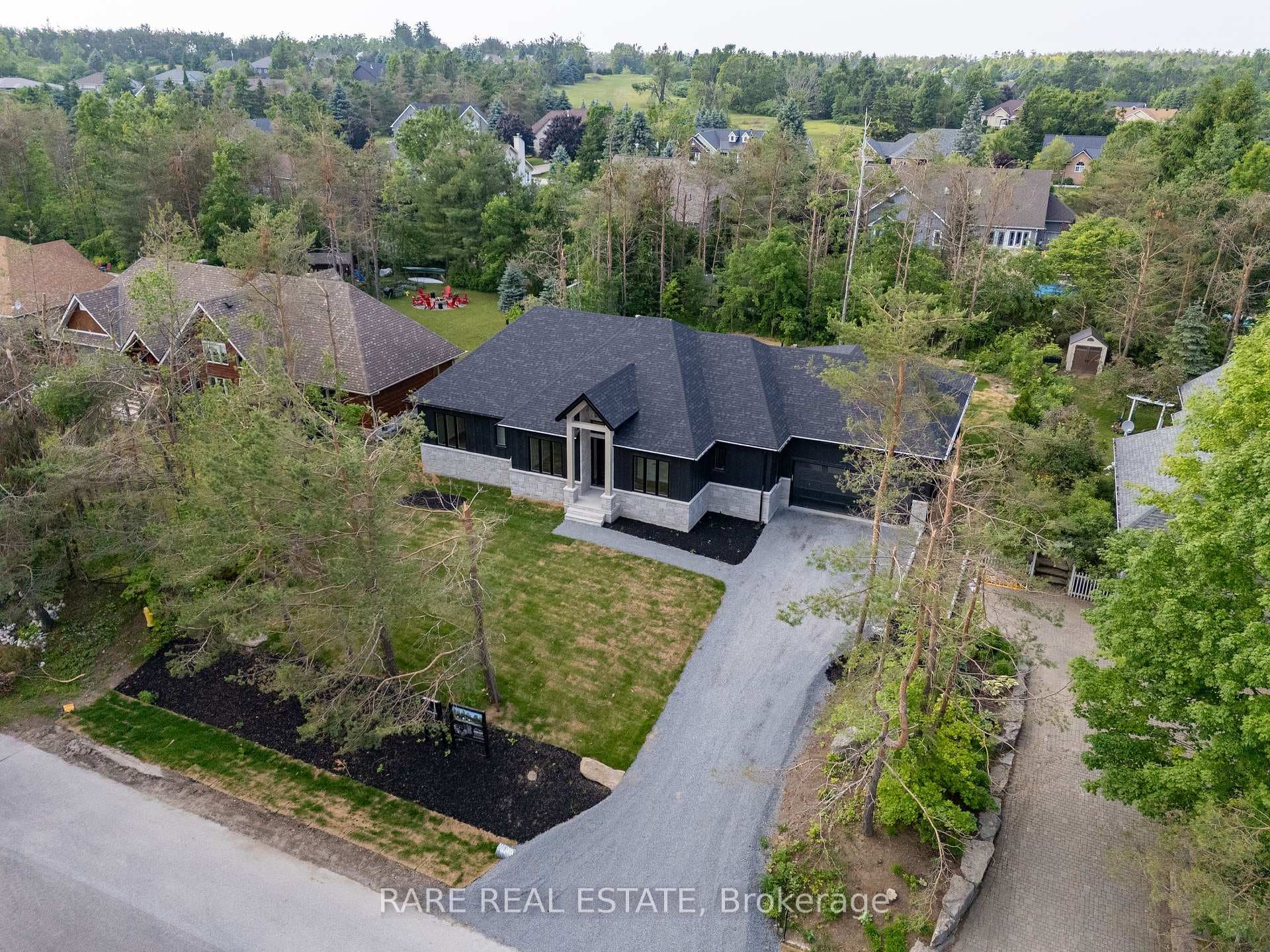 32 Alpine Way photo 2