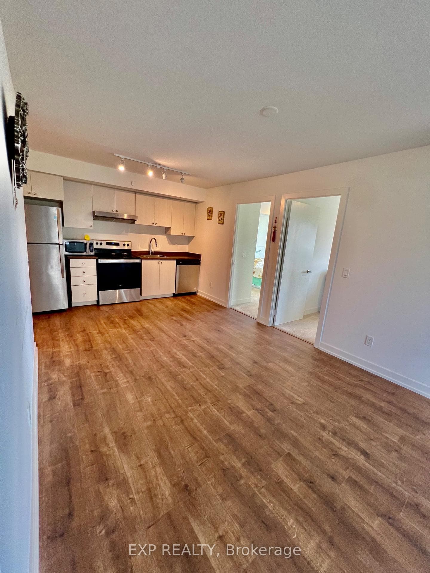 10 Wilby Crescent Unit 906 photo 1