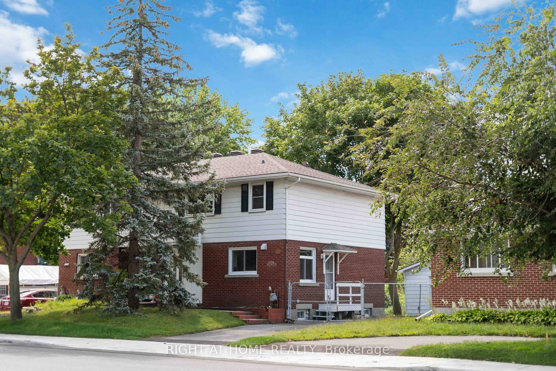950 Woodroffe Avenue photo 1