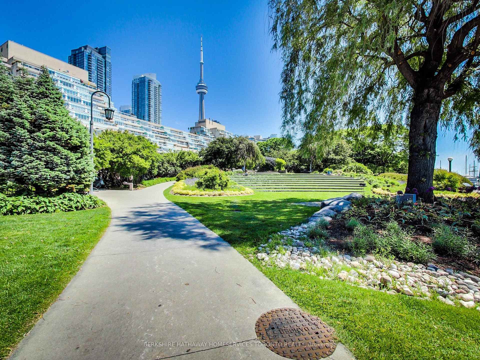 600 Queens Quay Unit 209 photo 8