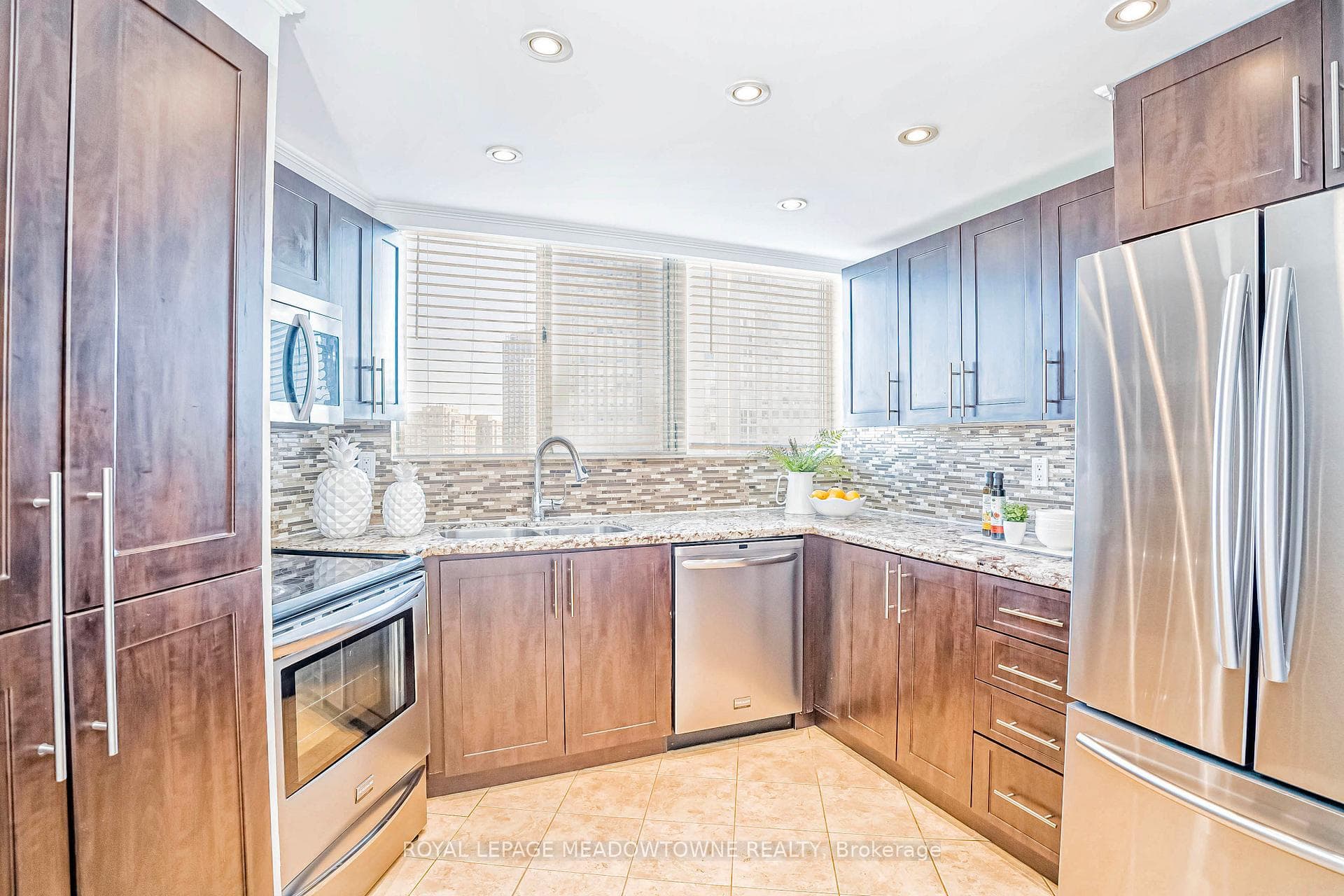 3700 Kaneff Crescent Unit 2102 photo 12