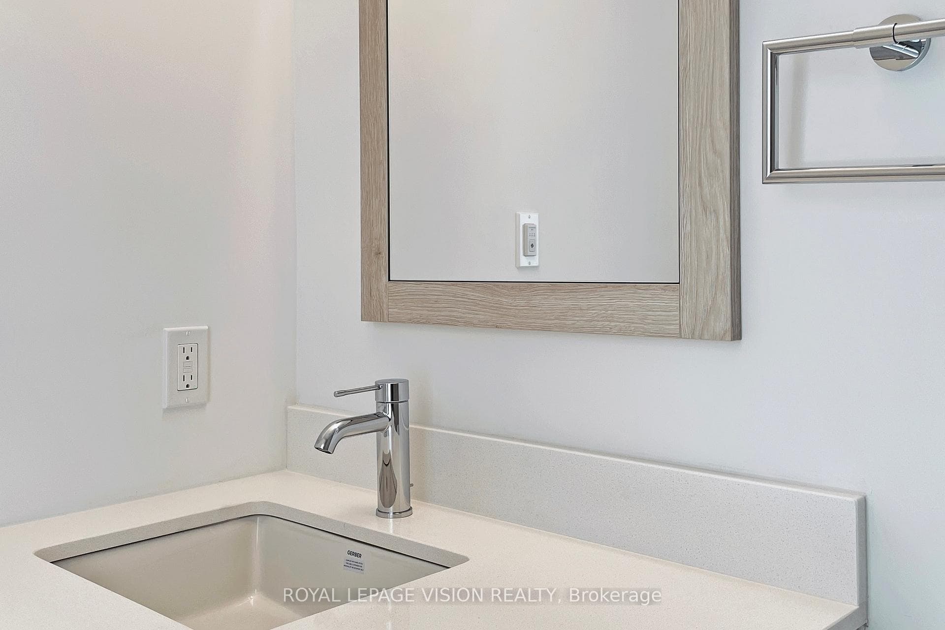 1007 The Queensway Way Unit 415 photo 17