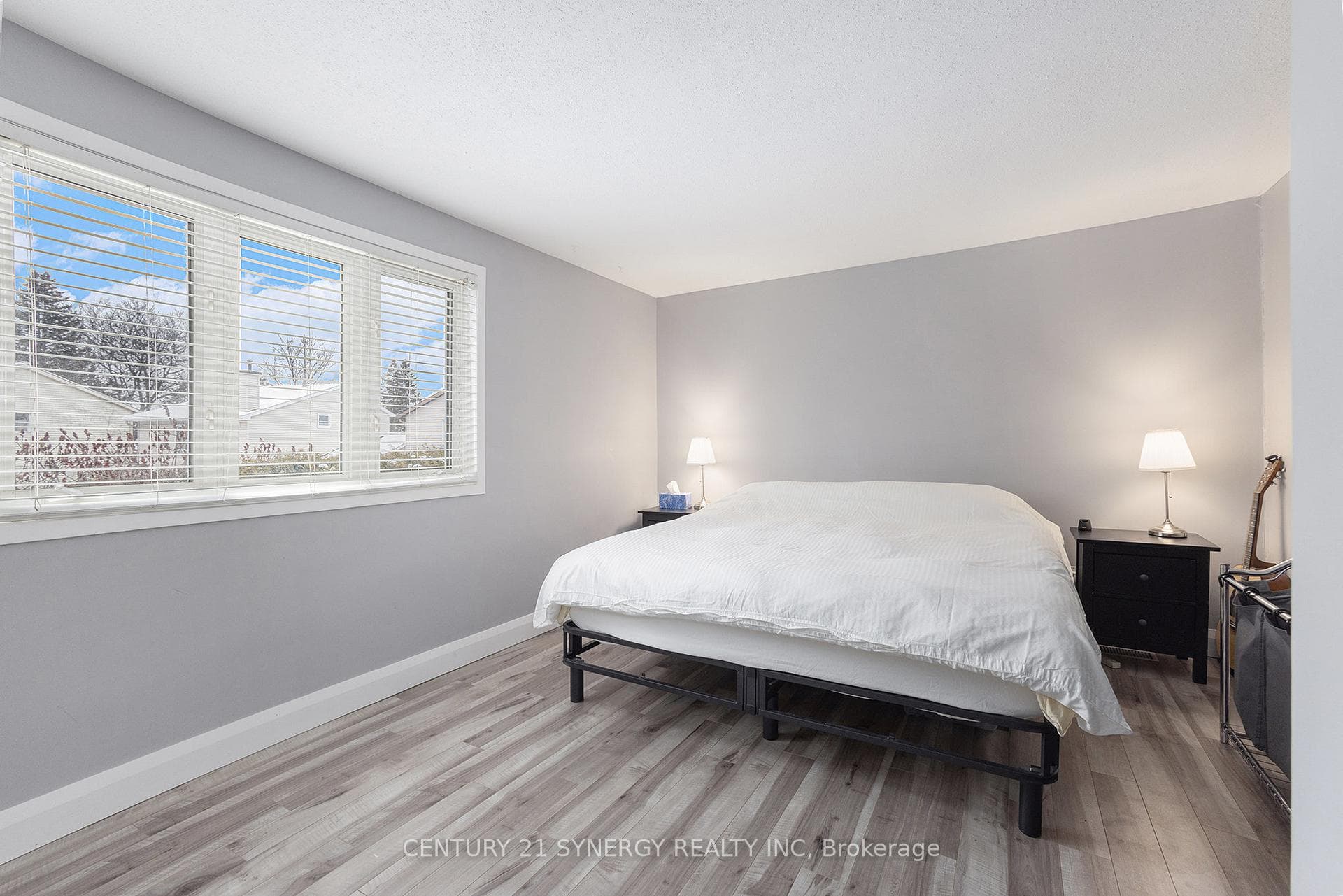 1917 Des Prairies Avenue photo 17