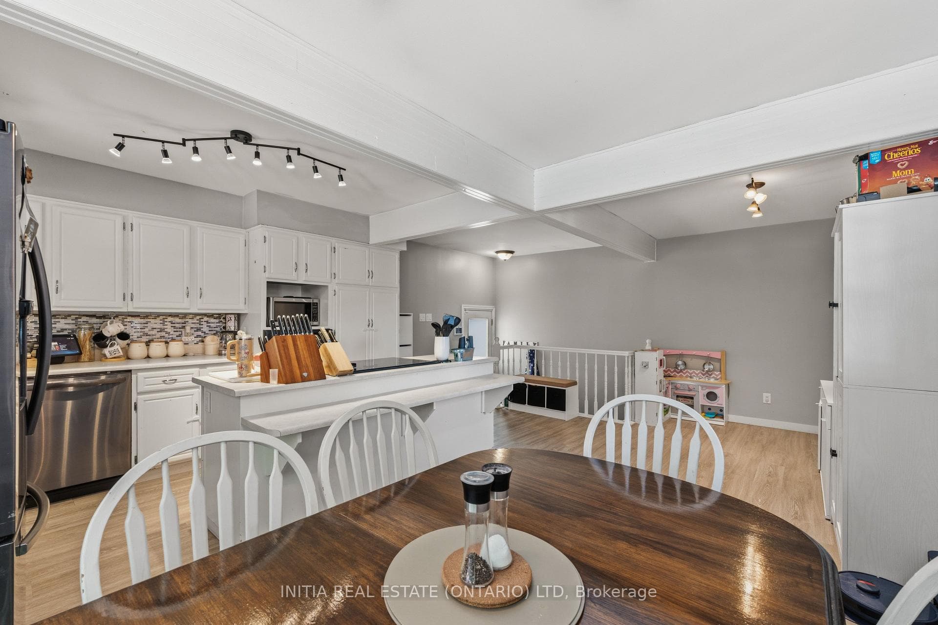 97 Grey Crescent photo 11