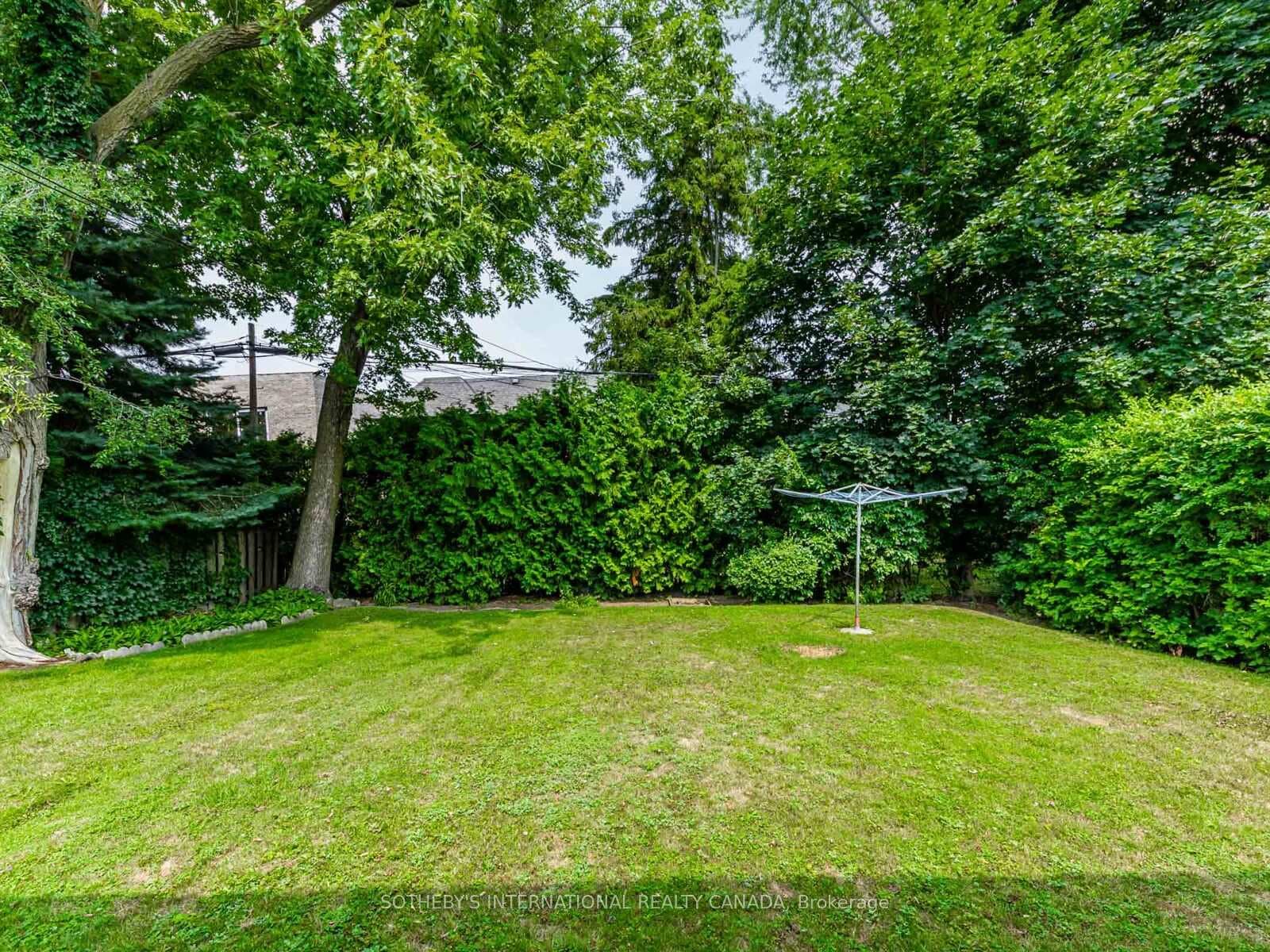 200 Cortleigh Boulevard photo 37