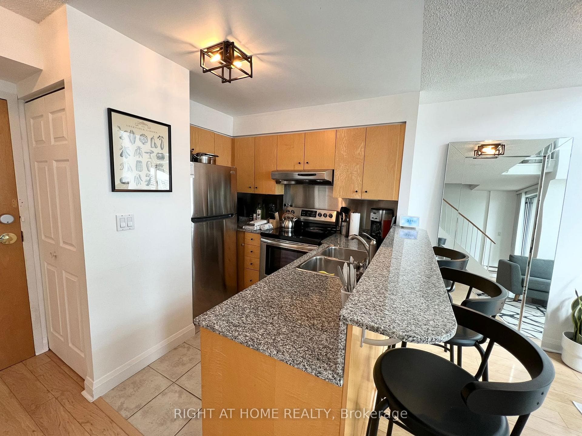 18 Merton Street Unit 507 photo 2