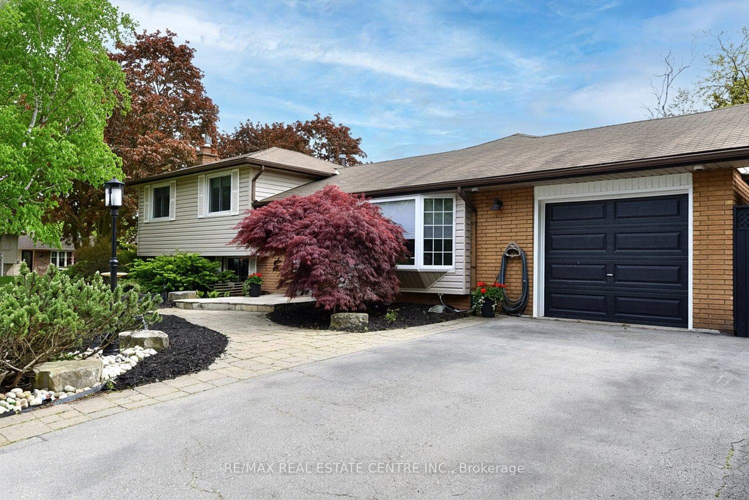 5187 Cedarbrook Crescent photo 3