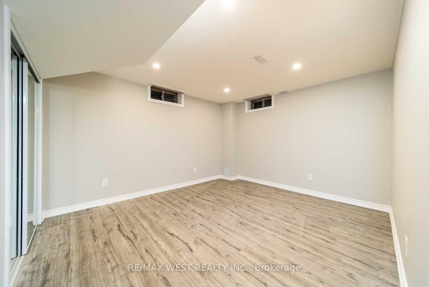 111 Ironside Drive Unit Lower photo 9