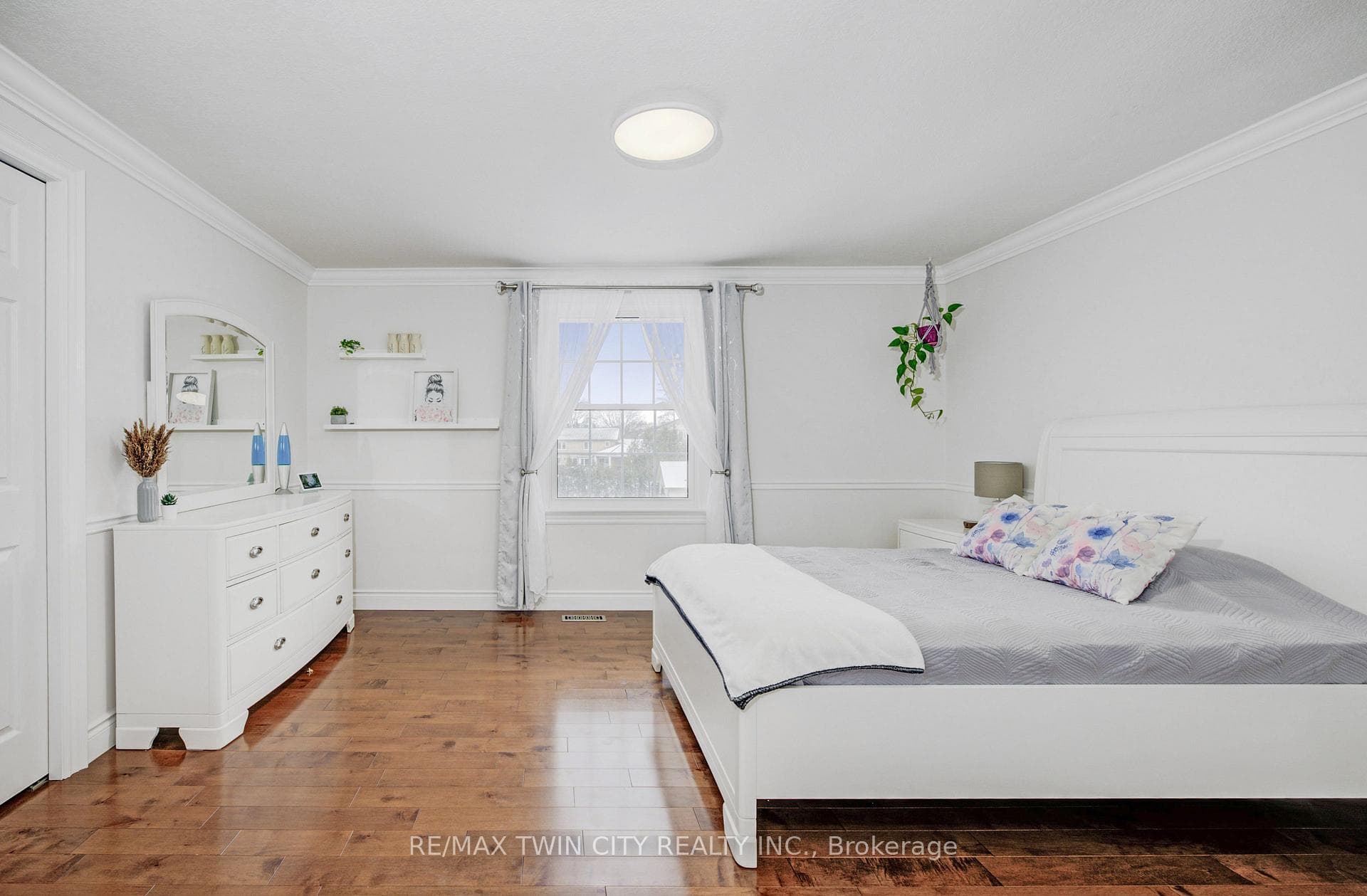 306 Edgehill Drive photo 32