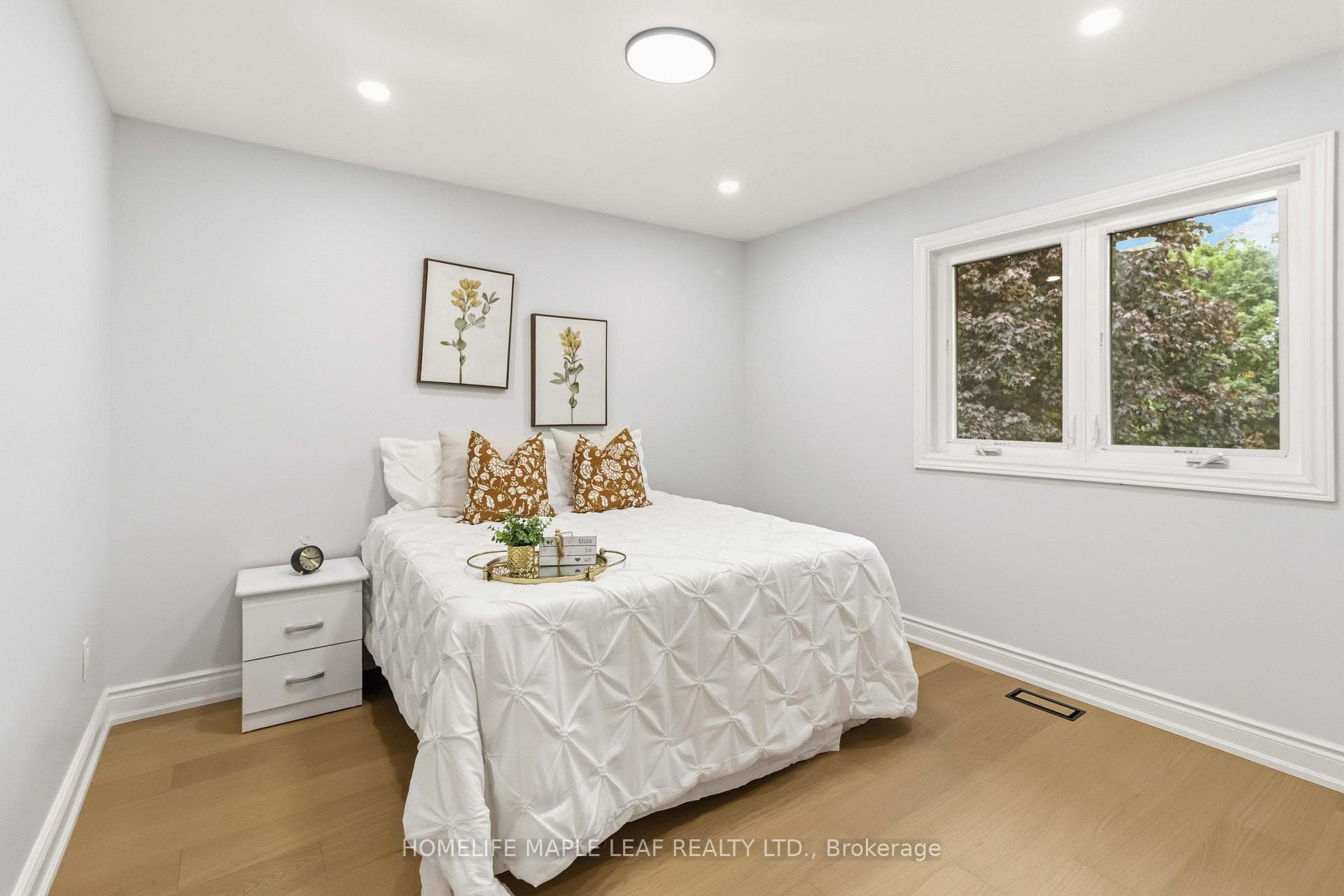 90 Burgby Avenue photo 24