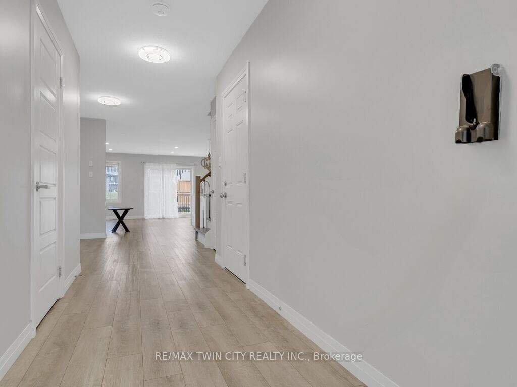 8 Pony Way photo 5