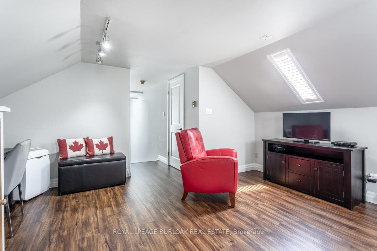 432 BURLINGTON Avenue Unit 6 photo 15