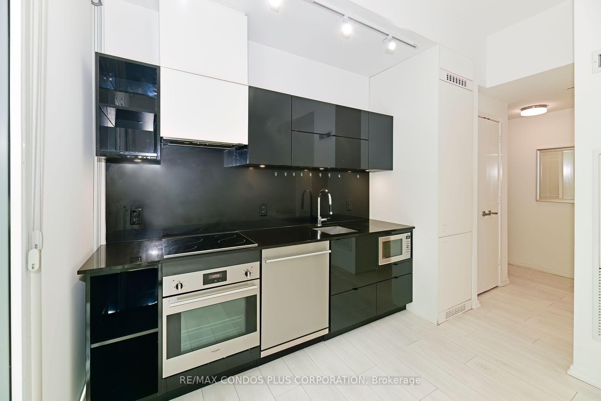 125 Peter Street Unit # 512 photo 8