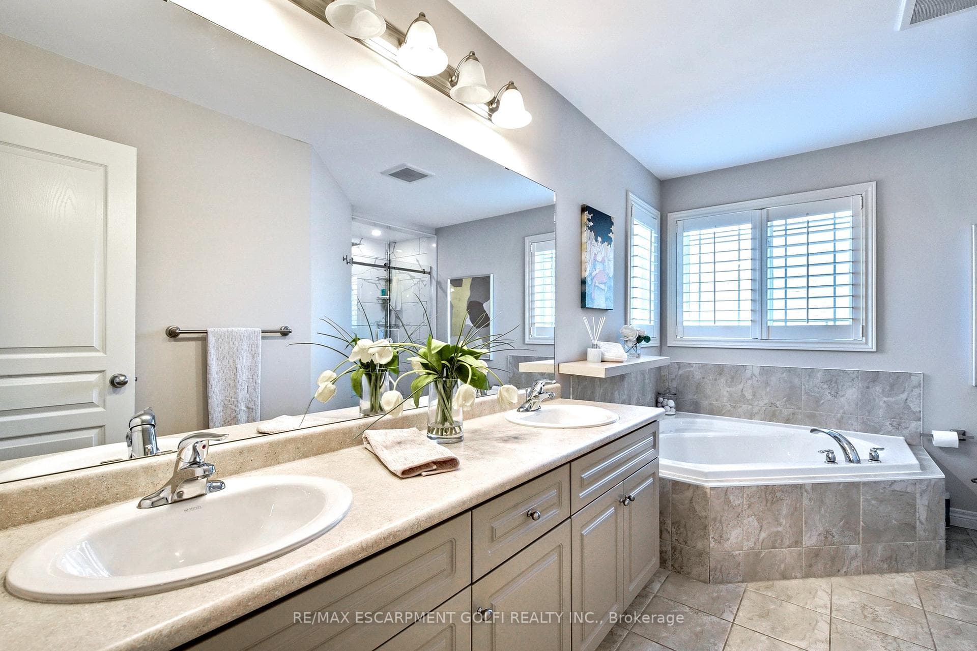 16 Heathcote Court photo 18