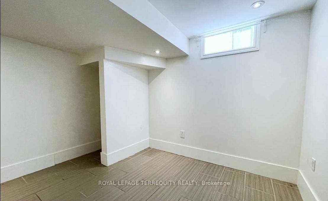 129 Munro Street Unit Bsmt photo 5