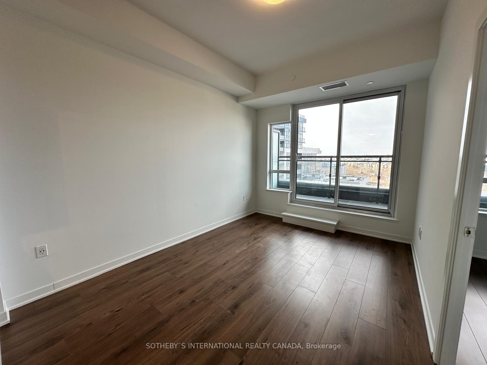 395 Dundas Street Unit 505 photo 7