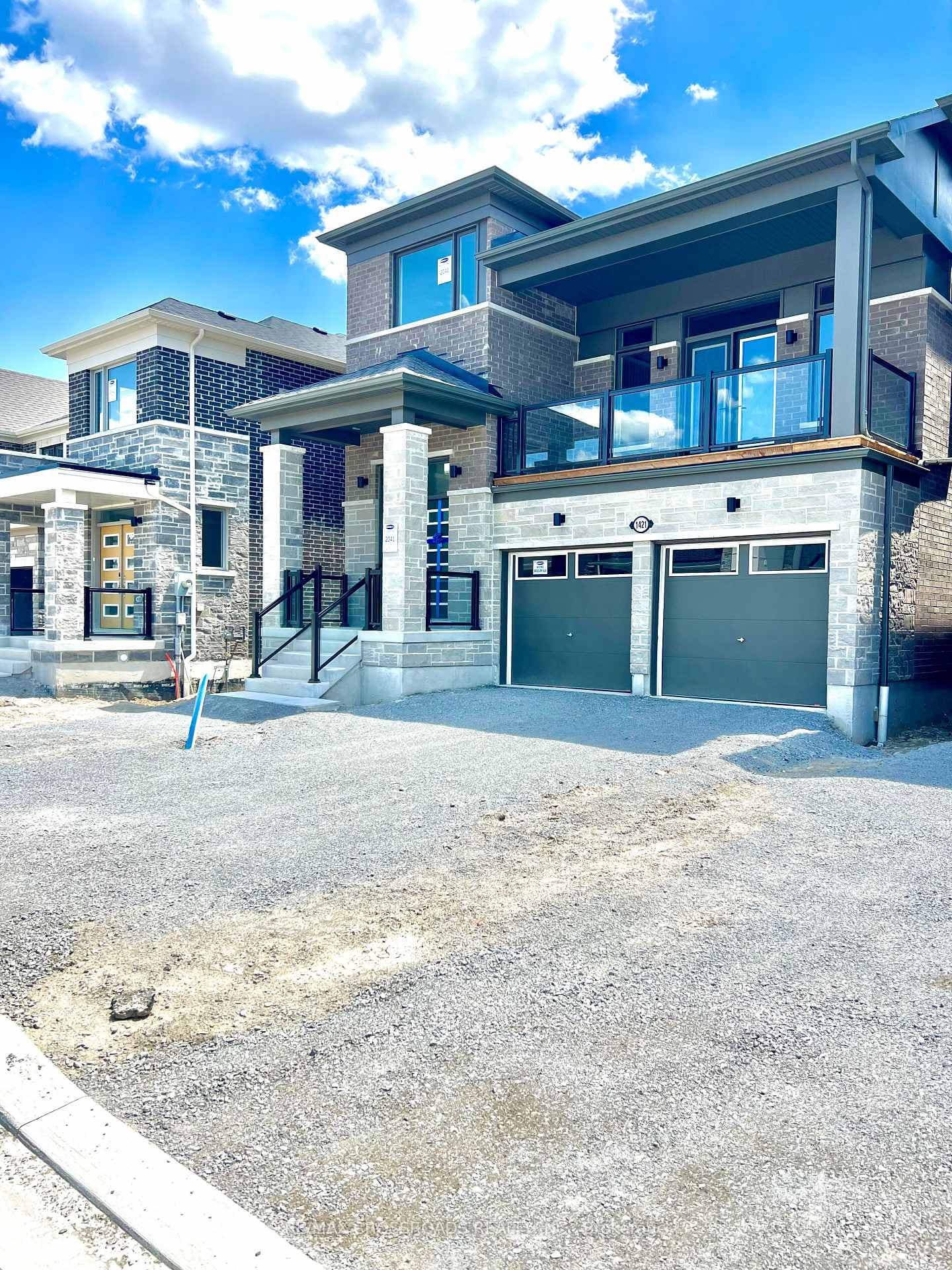 1421 Mockingbird Square photo 3
