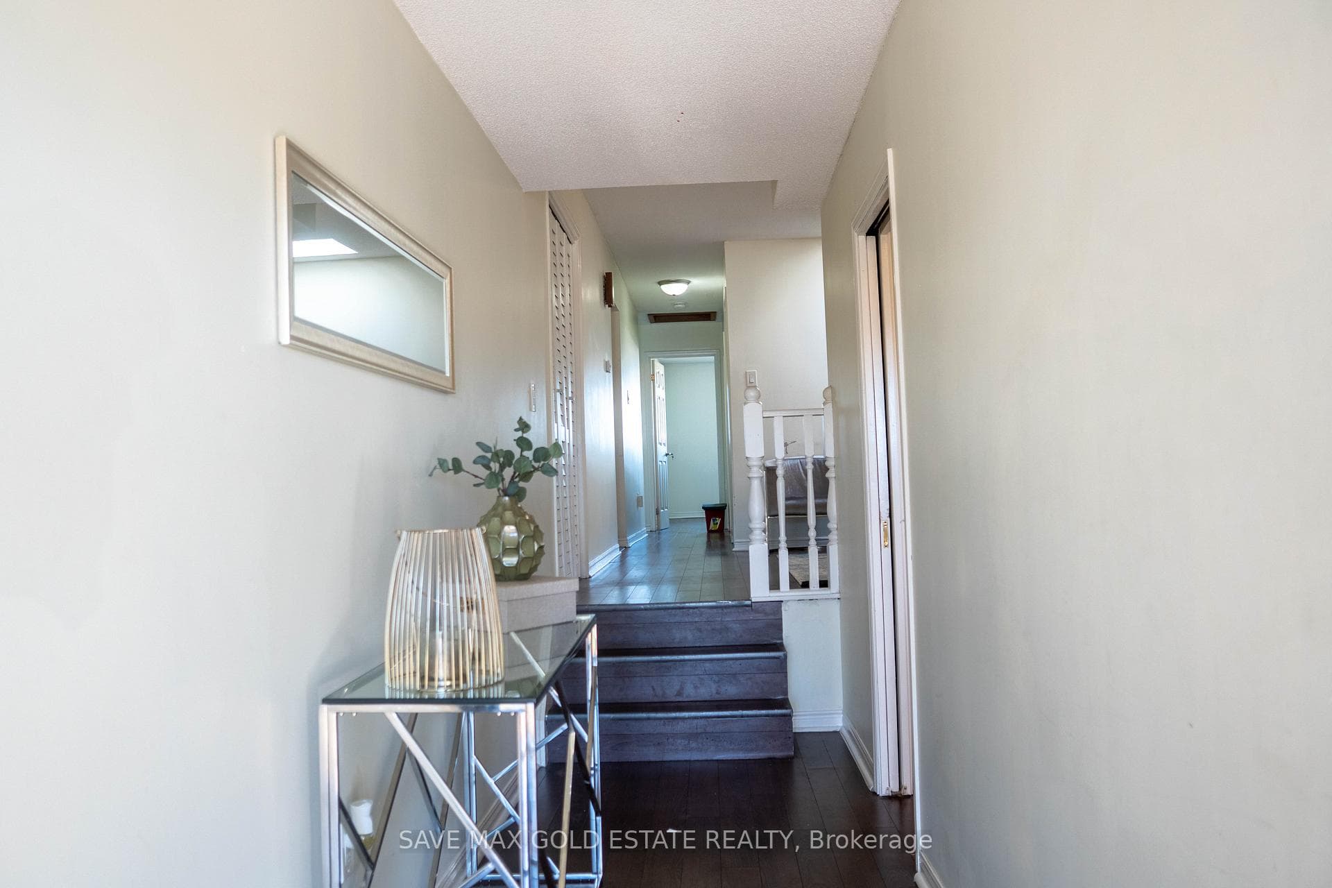 70 Lampman Crescent photo 2