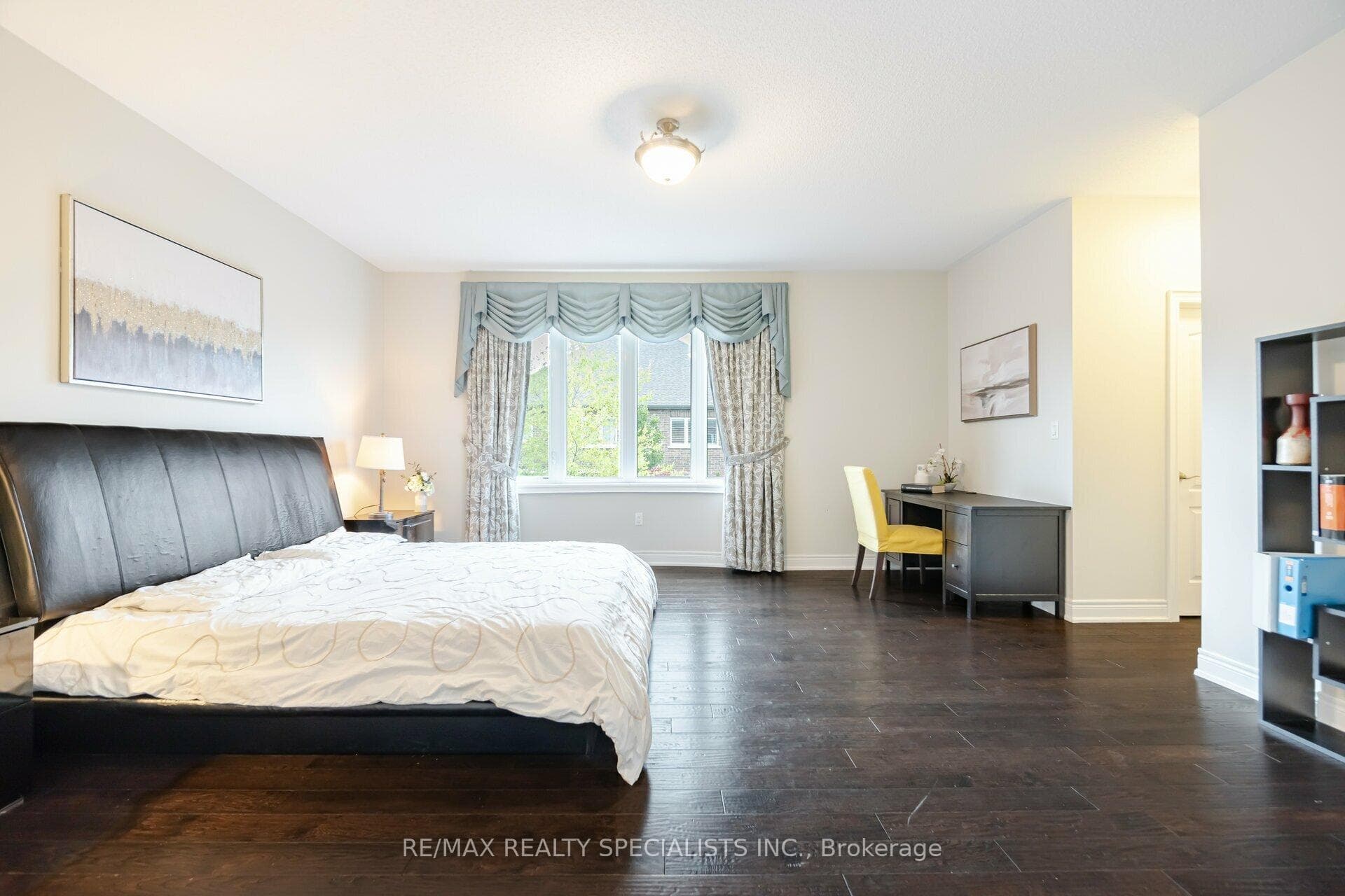 448 Dougall Avenue photo 19