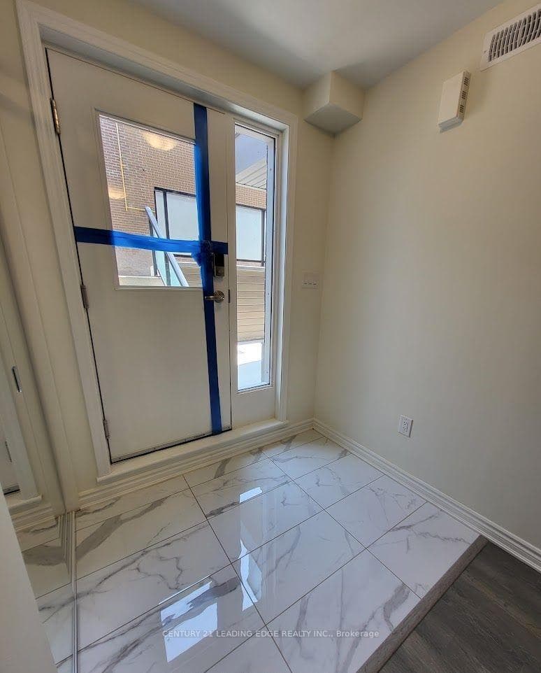 2791 Eglinton Avenue Unit 510 photo 2
