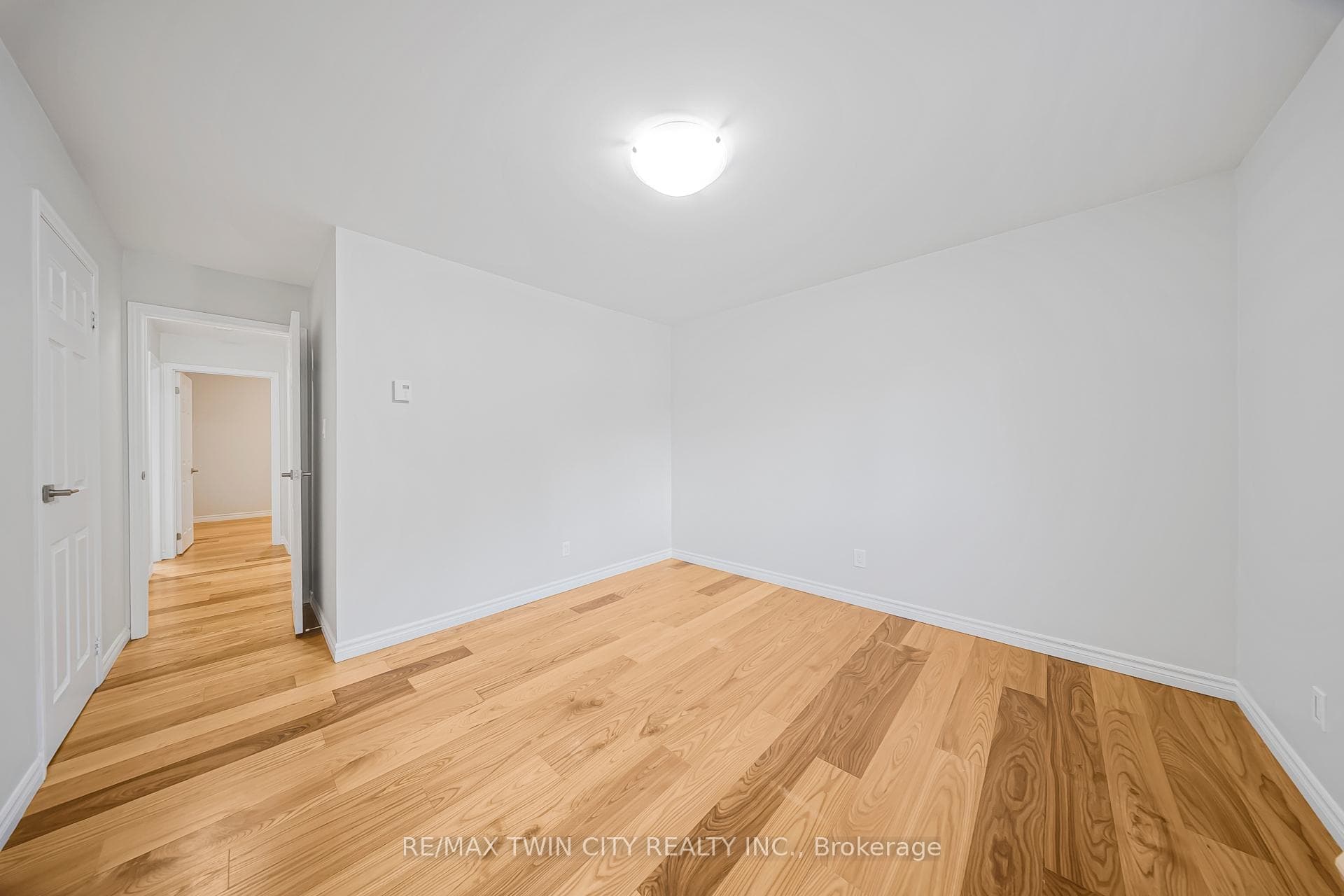 114 Bristol Street photo 24